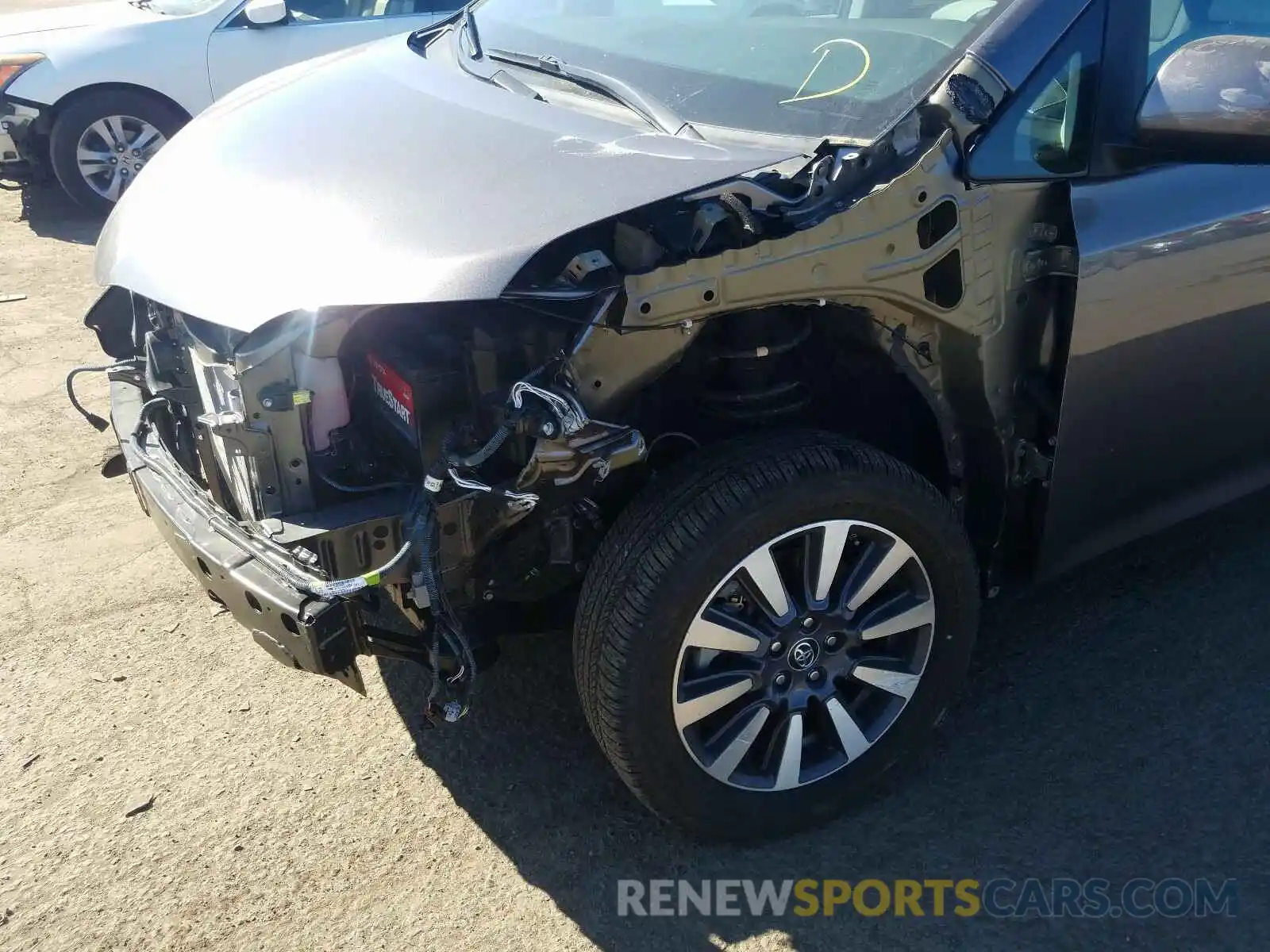 9 Photograph of a damaged car 5TDDZ3DC3LS237645 TOYOTA SIENNA 2020