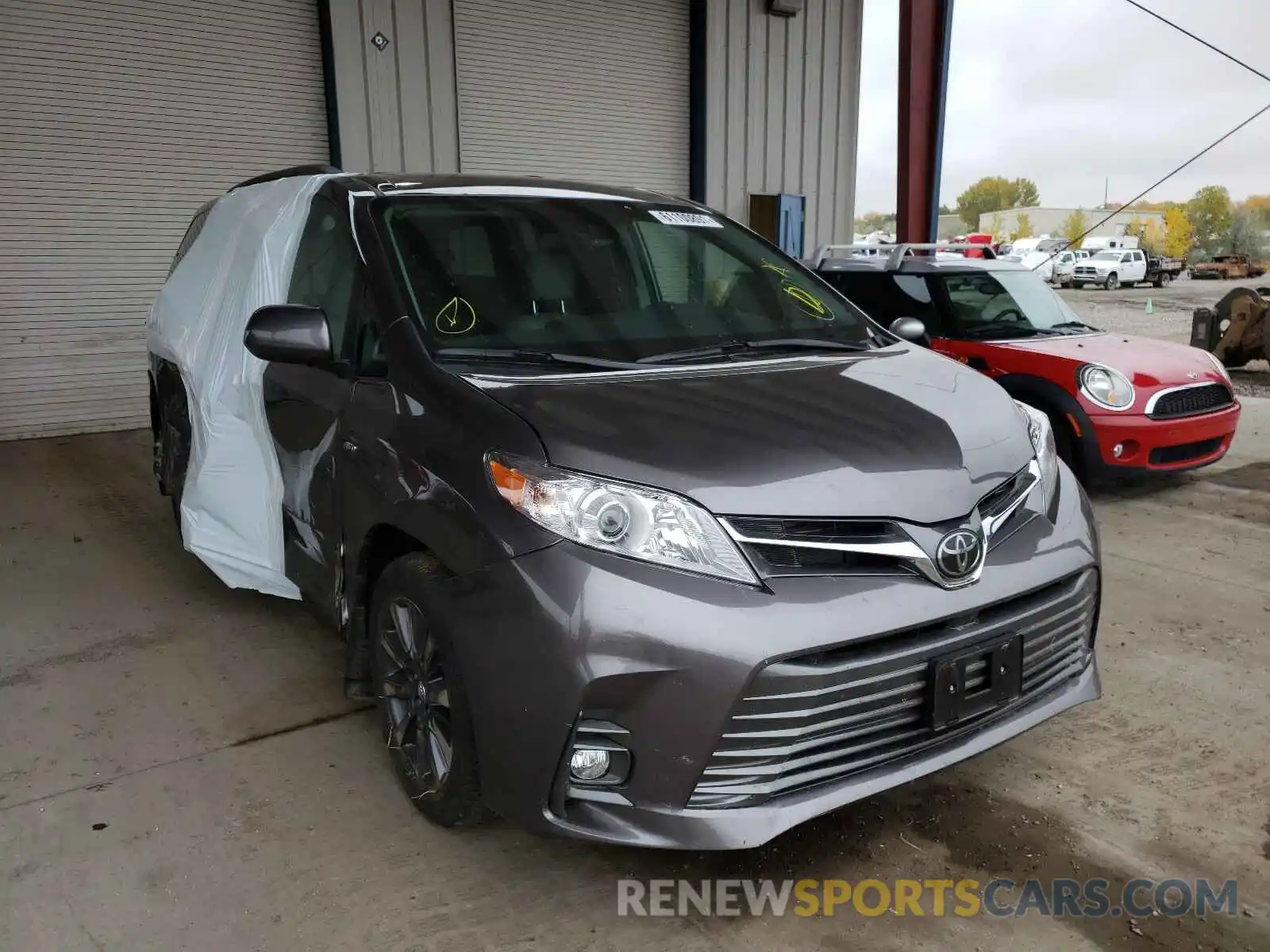 1 Photograph of a damaged car 5TDDZ3DC3LS240884 TOYOTA SIENNA 2020