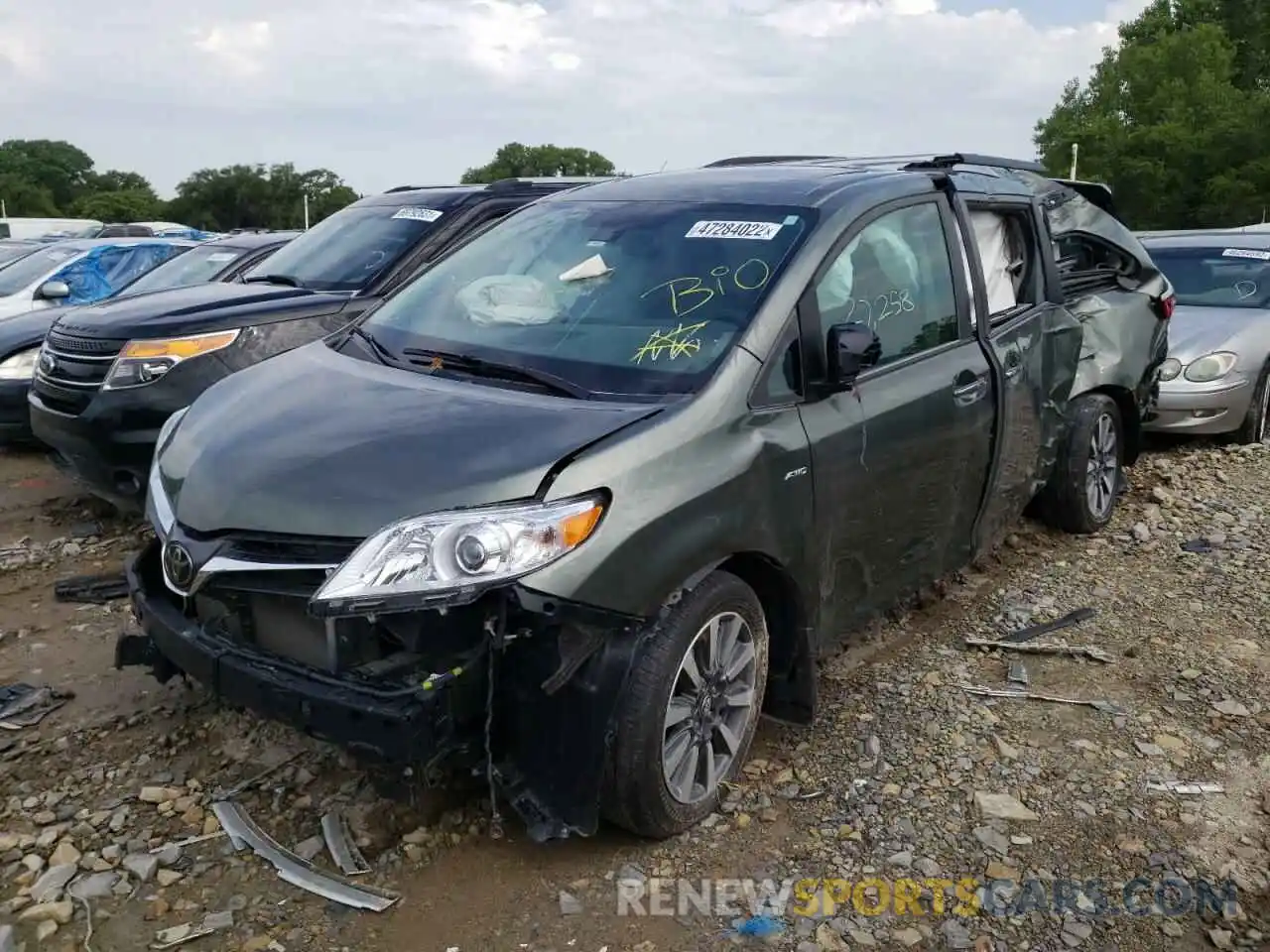 2 Photograph of a damaged car 5TDDZ3DC3LS242439 TOYOTA SIENNA 2020