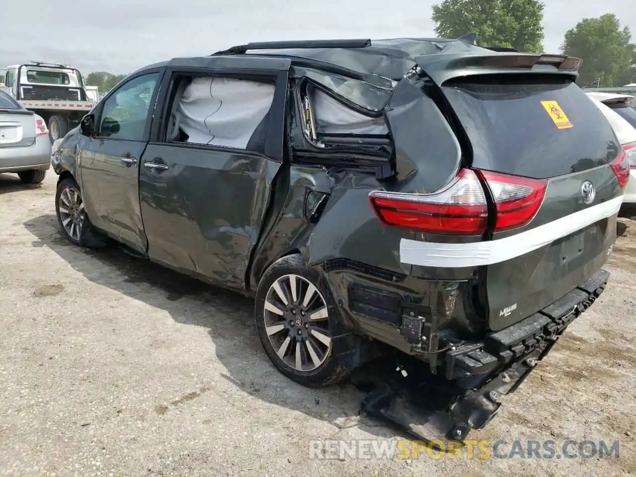 3 Photograph of a damaged car 5TDDZ3DC3LS242439 TOYOTA SIENNA 2020