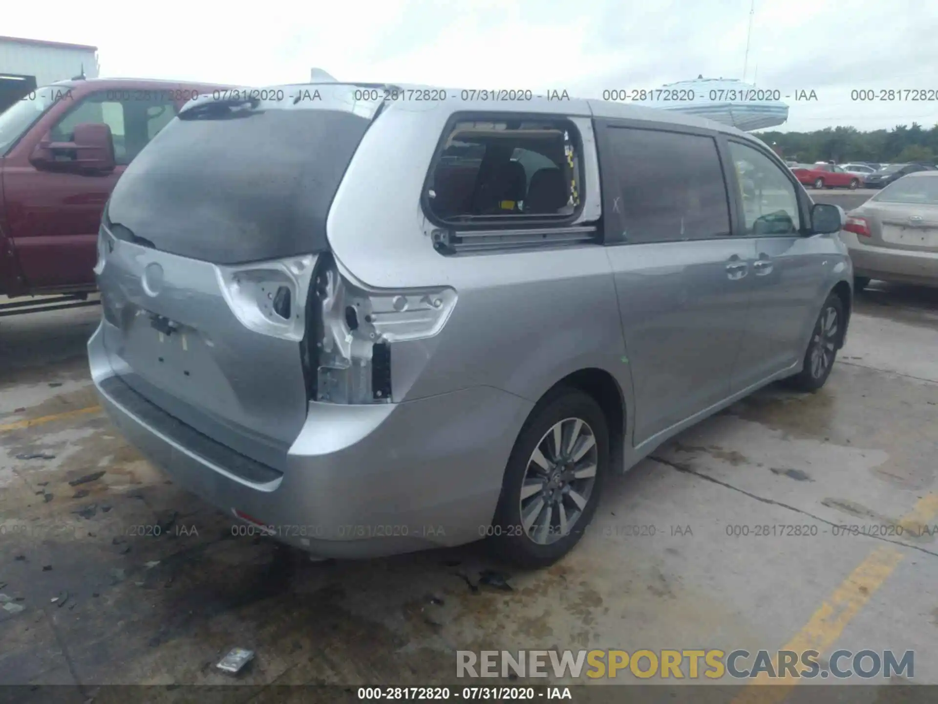 4 Photograph of a damaged car 5TDDZ3DC3LS244854 TOYOTA SIENNA 2020