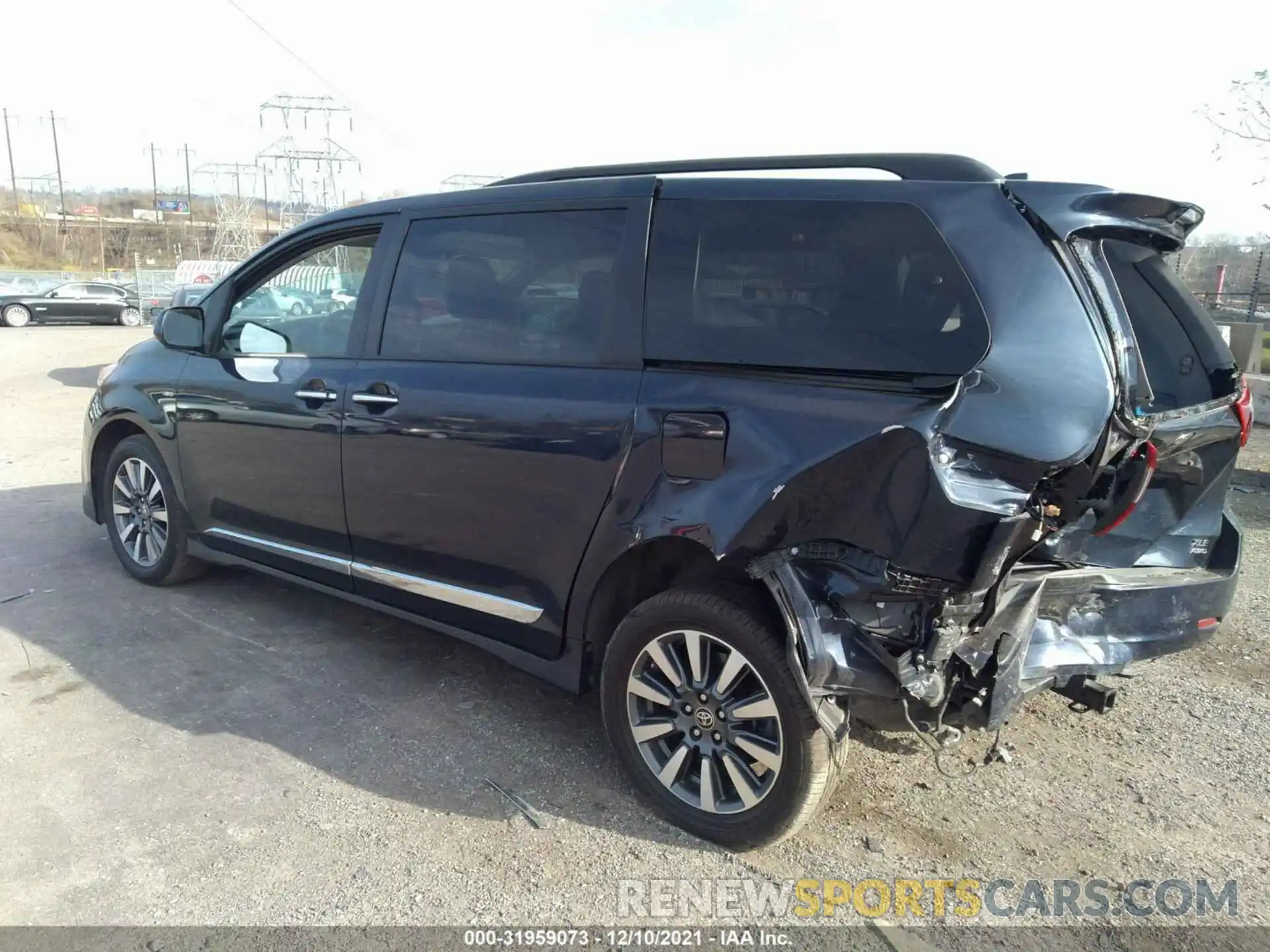 3 Photograph of a damaged car 5TDDZ3DC3LS247513 TOYOTA SIENNA 2020