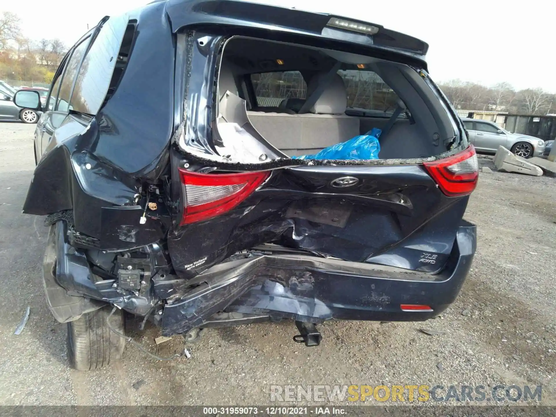 6 Photograph of a damaged car 5TDDZ3DC3LS247513 TOYOTA SIENNA 2020