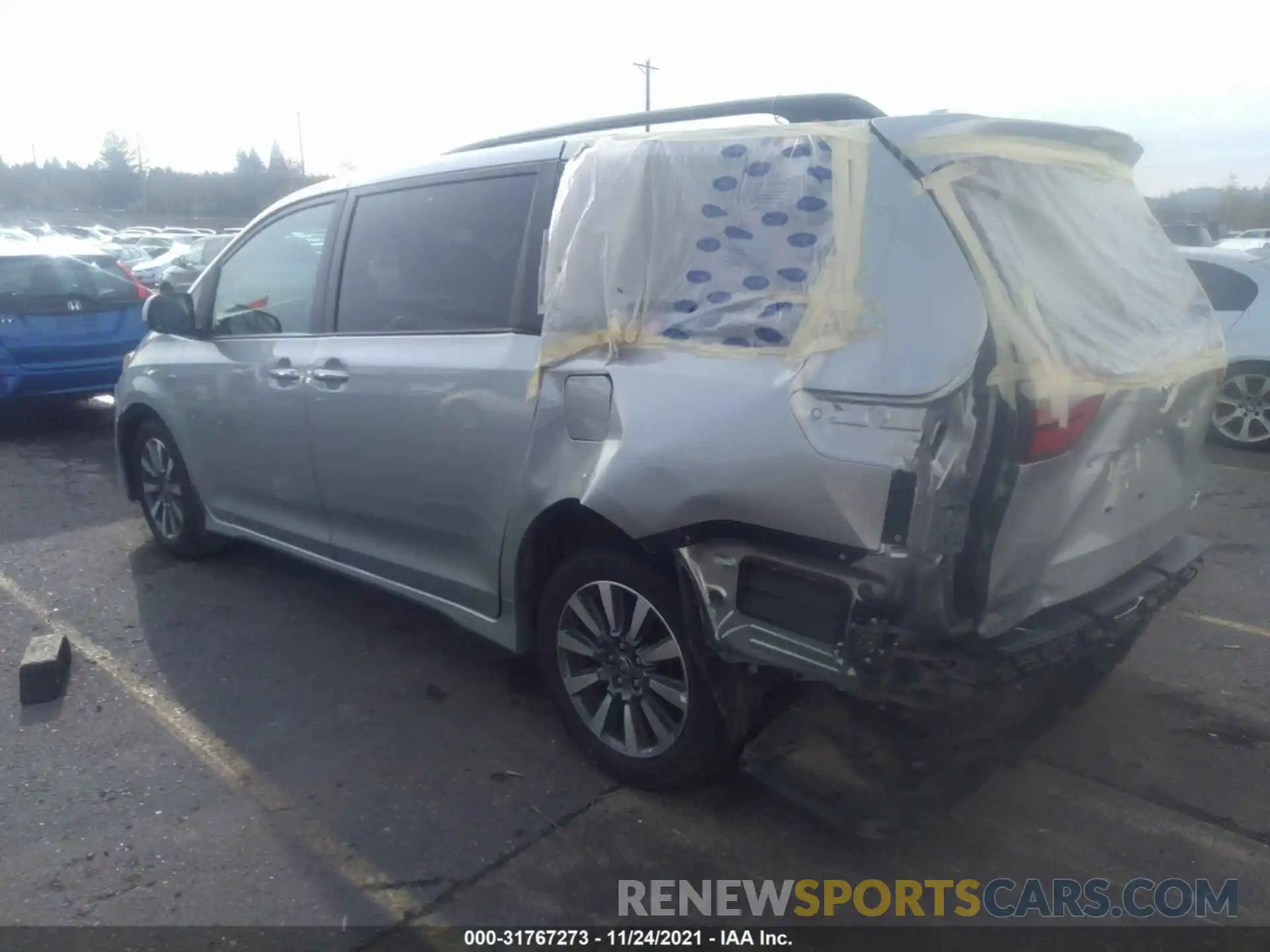 3 Photograph of a damaged car 5TDDZ3DC3LS251061 TOYOTA SIENNA 2020