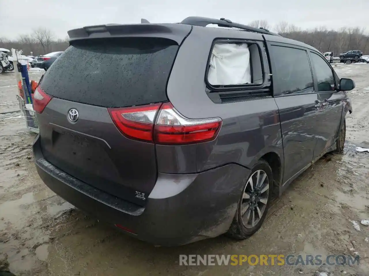 4 Photograph of a damaged car 5TDDZ3DC4LS228677 TOYOTA SIENNA 2020