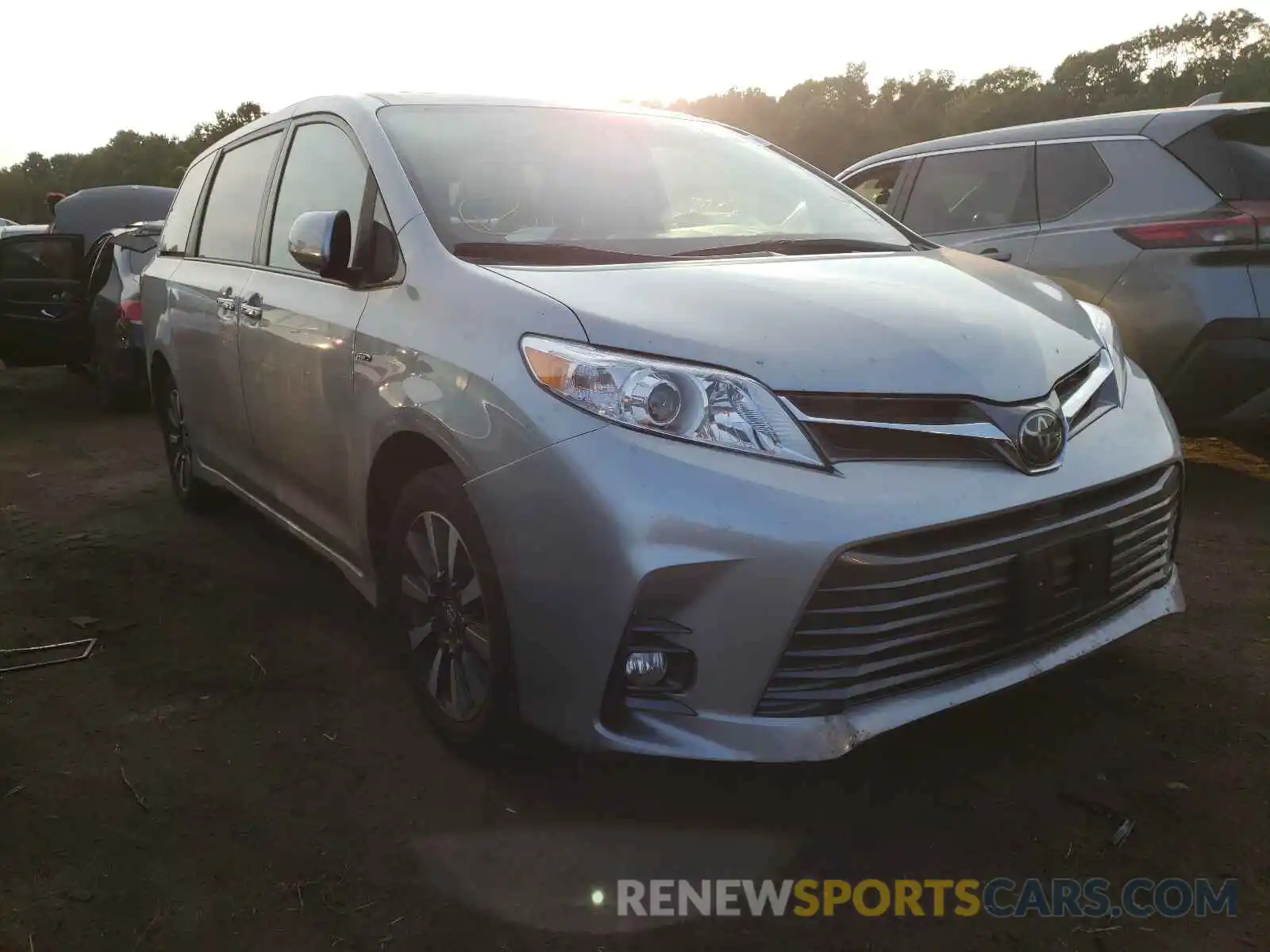 1 Photograph of a damaged car 5TDDZ3DC4LS228887 TOYOTA SIENNA 2020