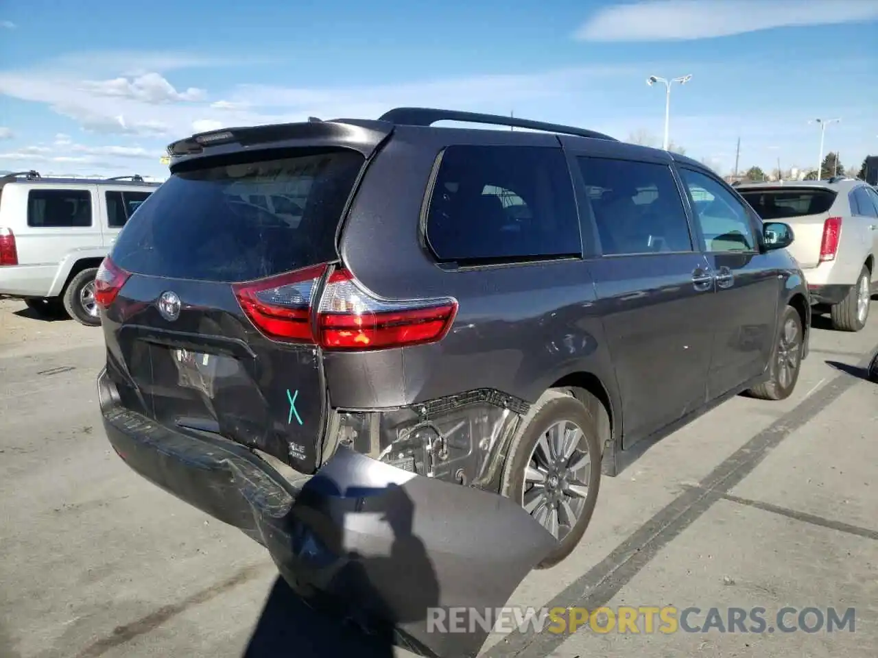 4 Photograph of a damaged car 5TDDZ3DC4LS236472 TOYOTA SIENNA 2020