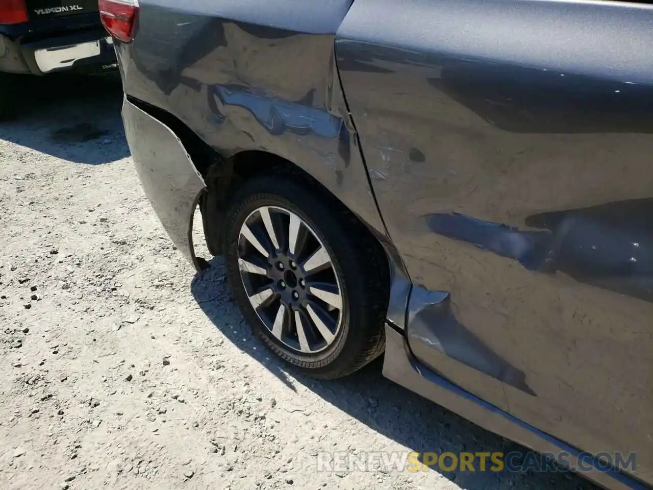 9 Photograph of a damaged car 5TDDZ3DC4LS236553 TOYOTA SIENNA 2020