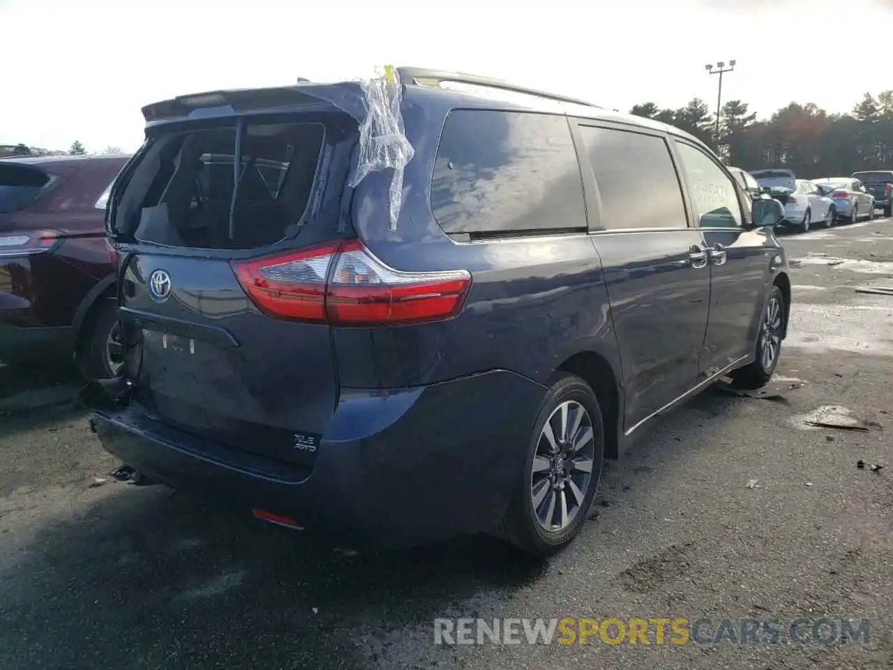 4 Photograph of a damaged car 5TDDZ3DC4LS236584 TOYOTA SIENNA 2020