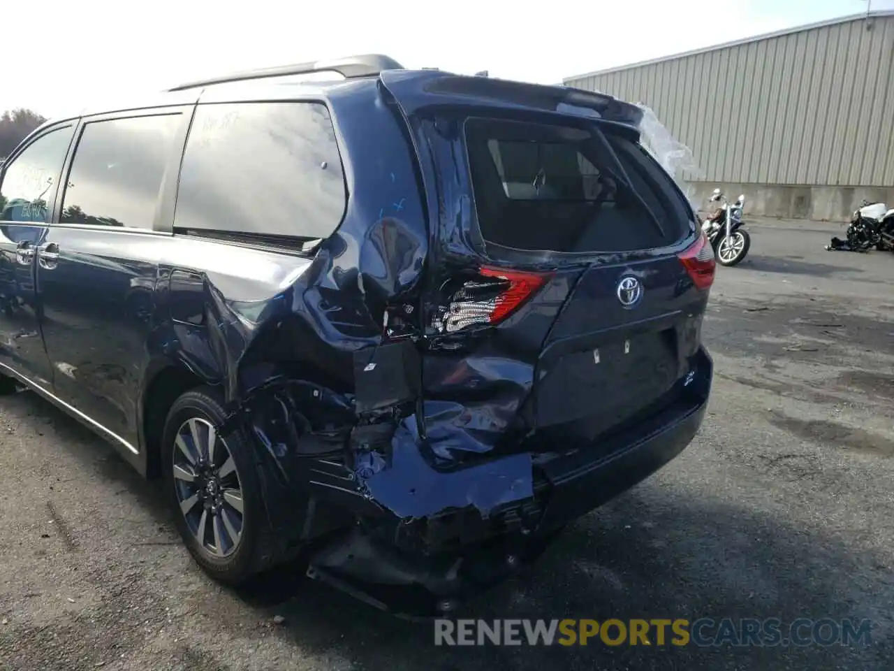 9 Photograph of a damaged car 5TDDZ3DC4LS236584 TOYOTA SIENNA 2020