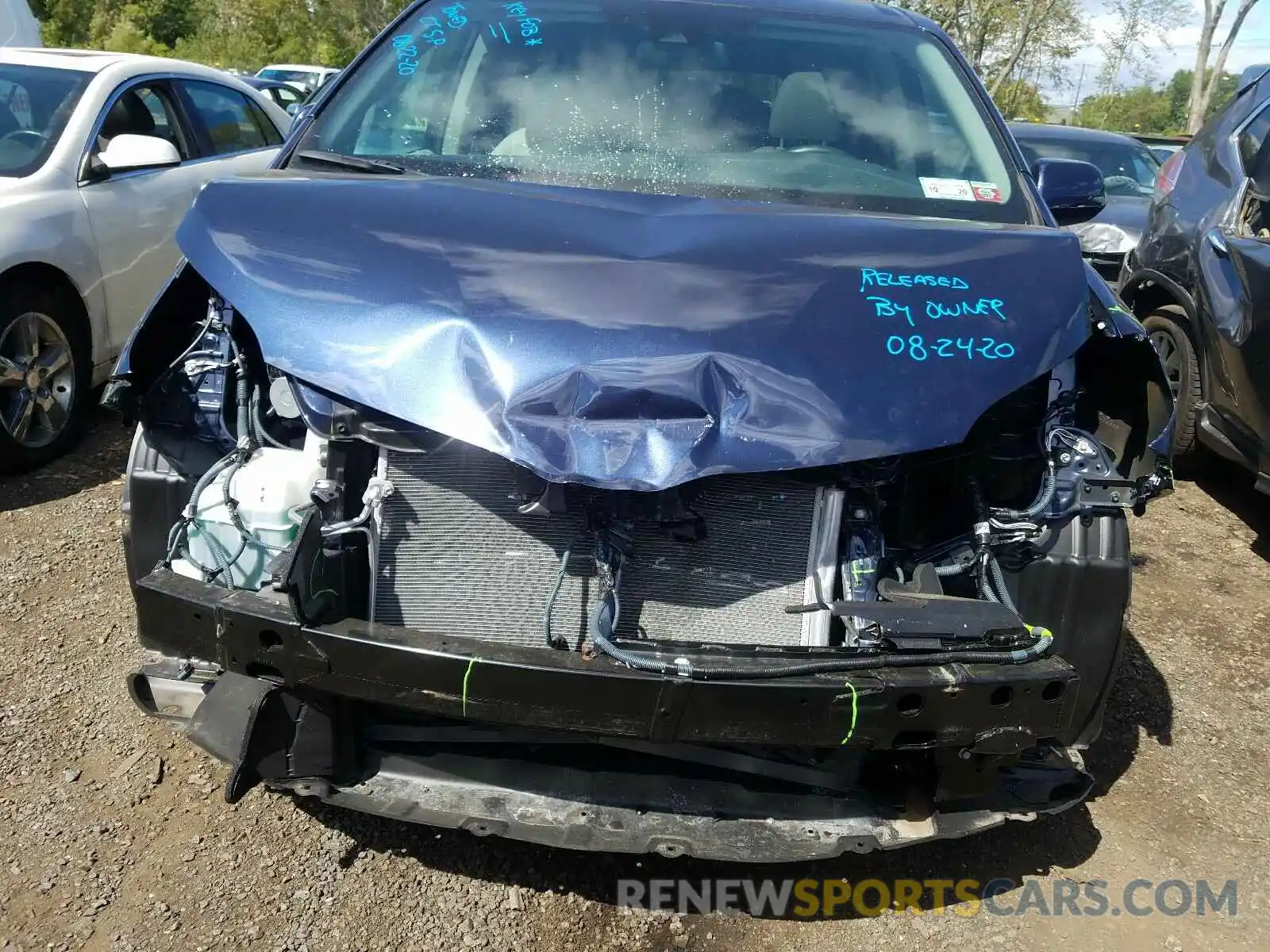 9 Photograph of a damaged car 5TDDZ3DC4LS236598 TOYOTA SIENNA 2020