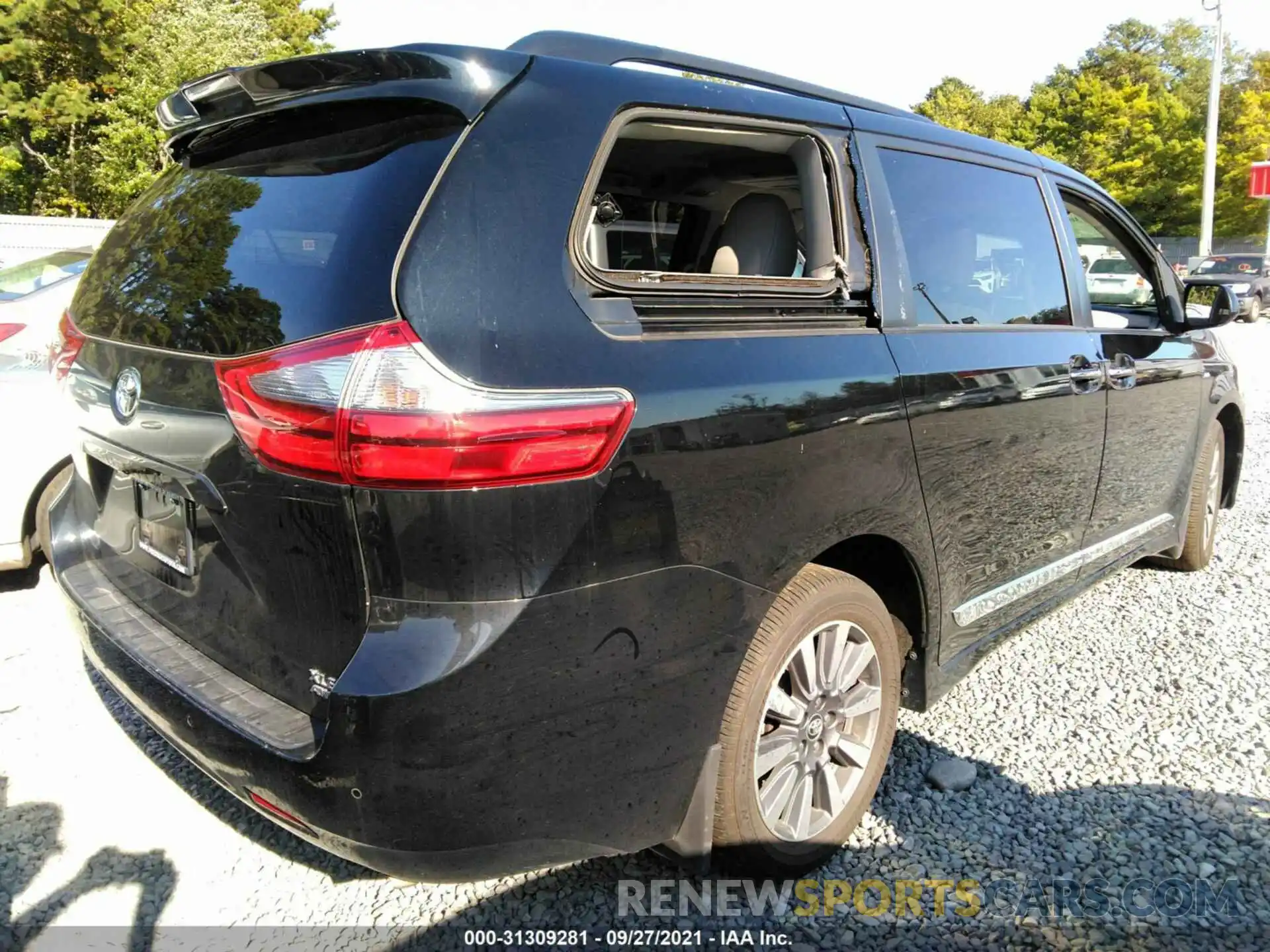 4 Photograph of a damaged car 5TDDZ3DC4LS237489 TOYOTA SIENNA 2020