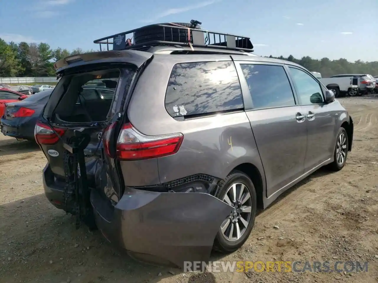 4 Photograph of a damaged car 5TDDZ3DC4LS238951 TOYOTA SIENNA 2020