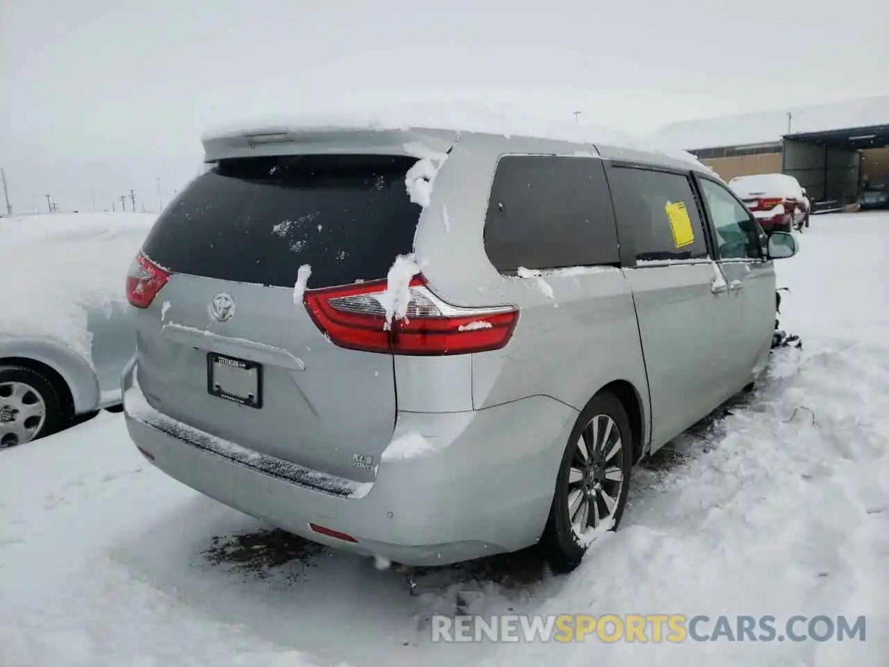 4 Photograph of a damaged car 5TDDZ3DC4LS239159 TOYOTA SIENNA 2020