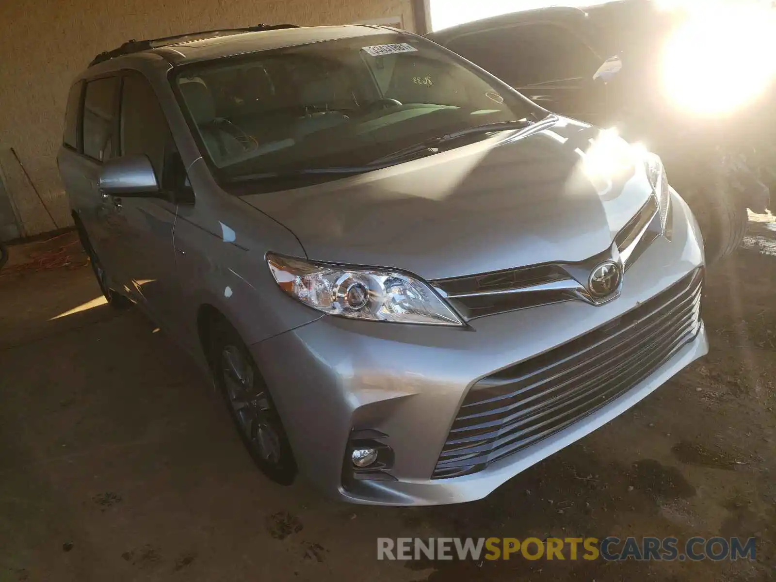 1 Photograph of a damaged car 5TDDZ3DC4LS242126 TOYOTA SIENNA 2020