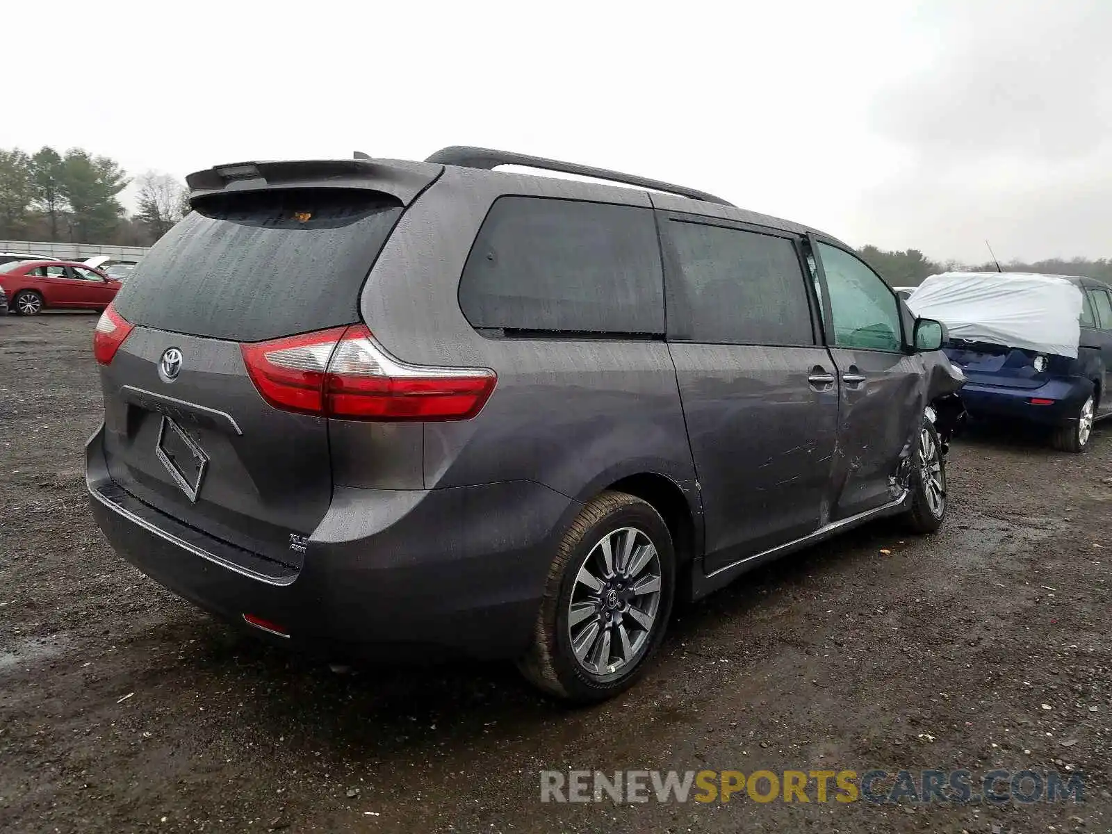 4 Photograph of a damaged car 5TDDZ3DC4LS242837 TOYOTA SIENNA 2020