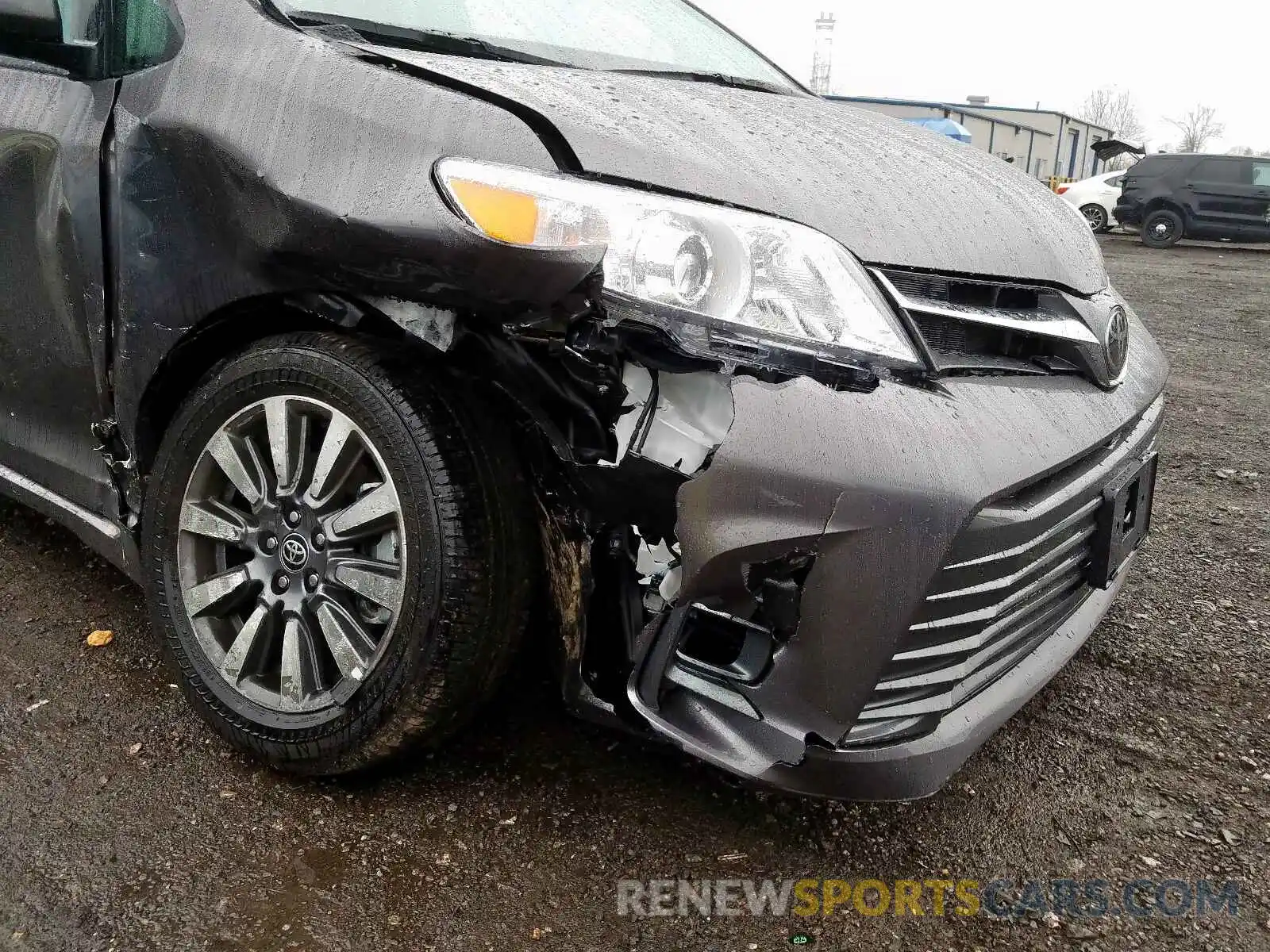 9 Photograph of a damaged car 5TDDZ3DC4LS242837 TOYOTA SIENNA 2020