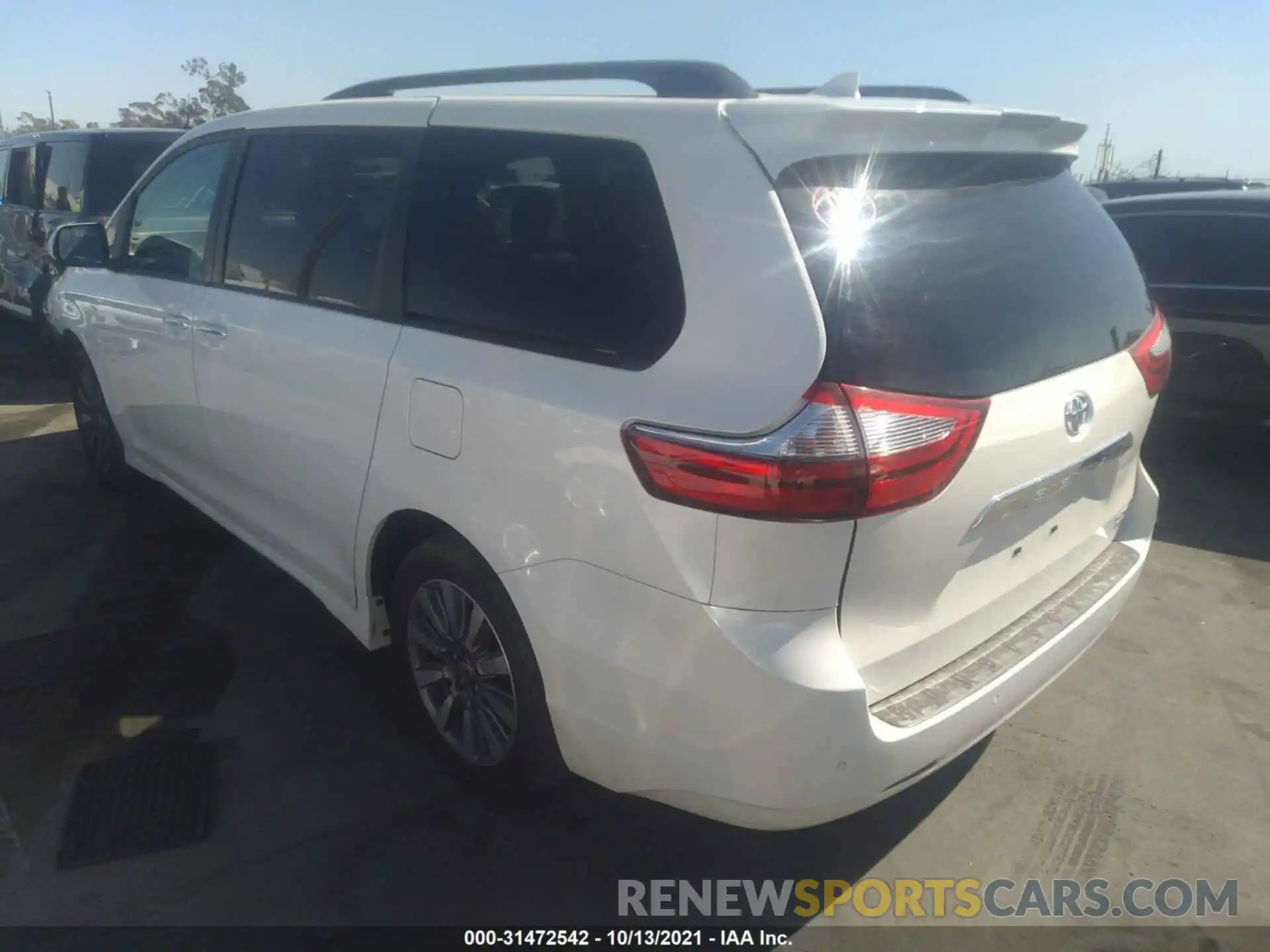 3 Photograph of a damaged car 5TDDZ3DC4LS244006 TOYOTA SIENNA 2020