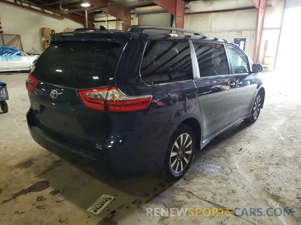 4 Photograph of a damaged car 5TDDZ3DC4LS249576 TOYOTA SIENNA 2020