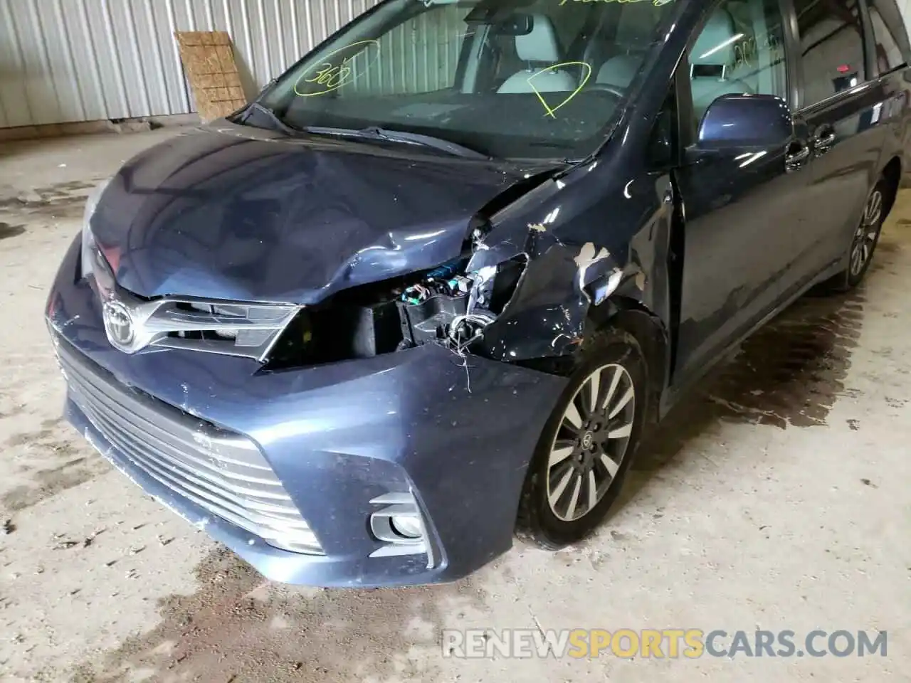 9 Photograph of a damaged car 5TDDZ3DC4LS249576 TOYOTA SIENNA 2020