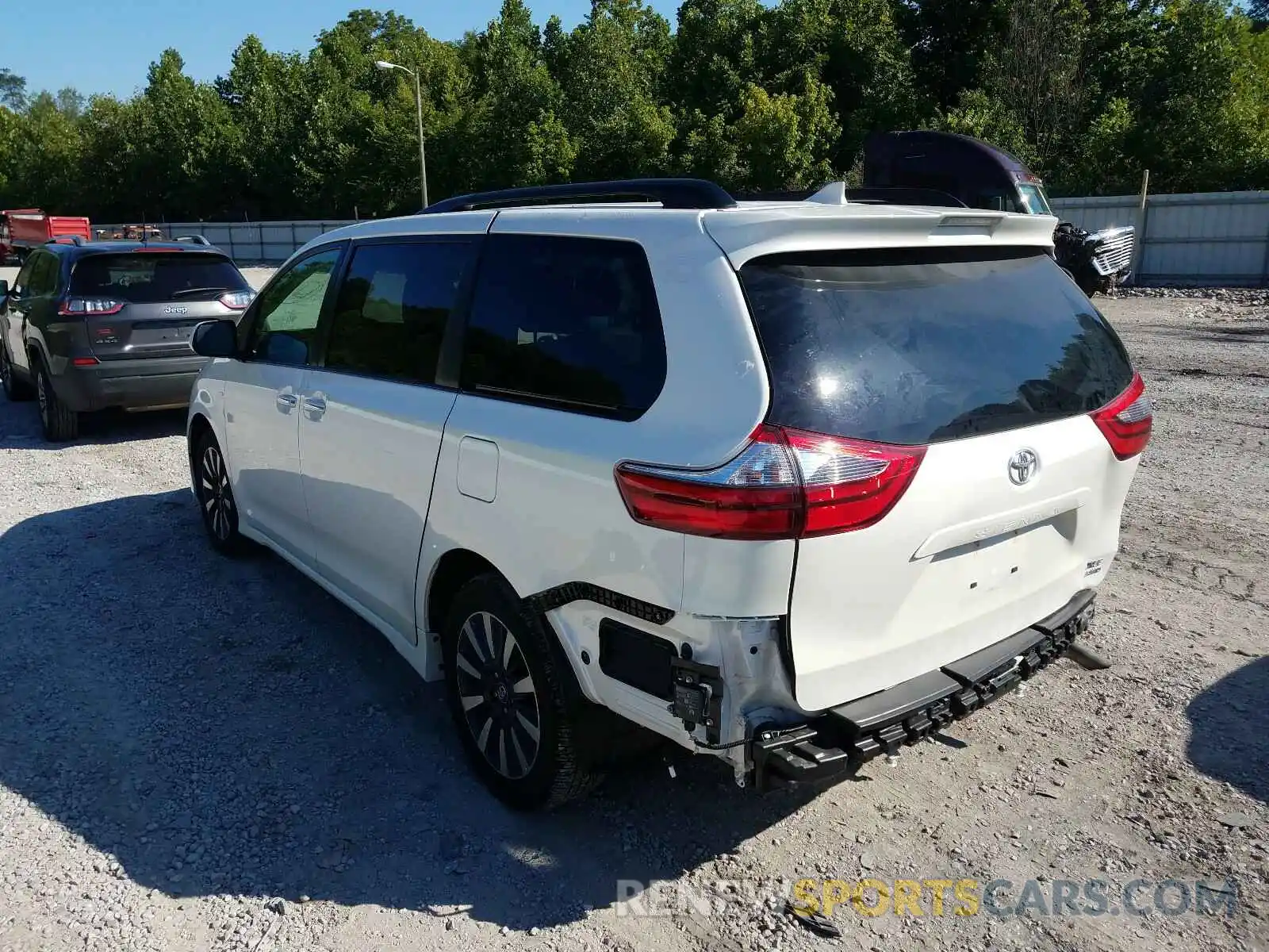 3 Photograph of a damaged car 5TDDZ3DC5LS230115 TOYOTA SIENNA 2020