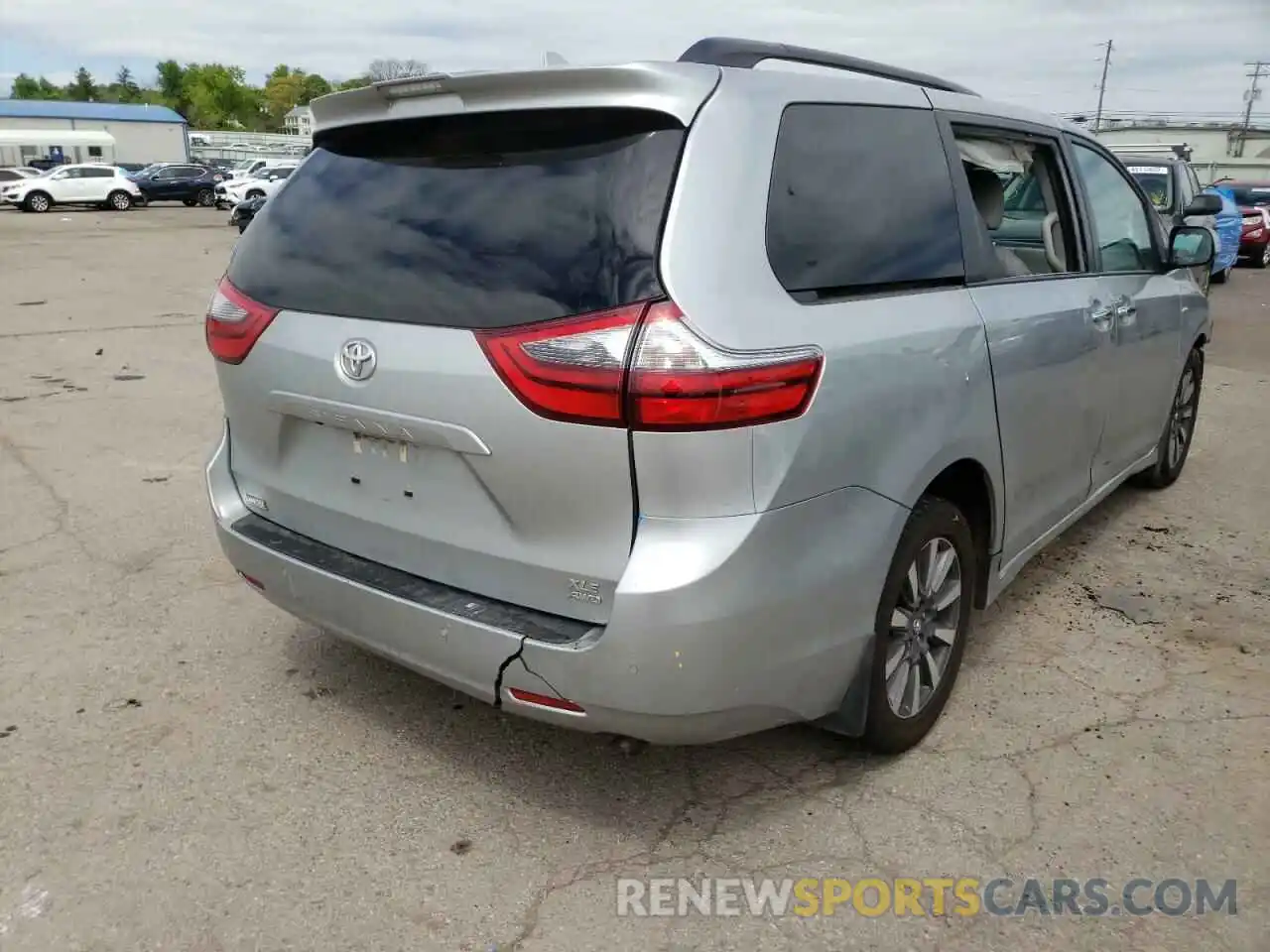 4 Photograph of a damaged car 5TDDZ3DC5LS238781 TOYOTA SIENNA 2020