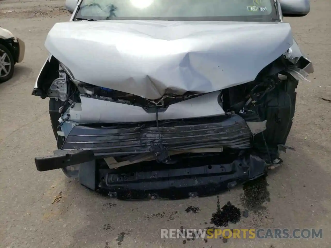 9 Photograph of a damaged car 5TDDZ3DC5LS238781 TOYOTA SIENNA 2020