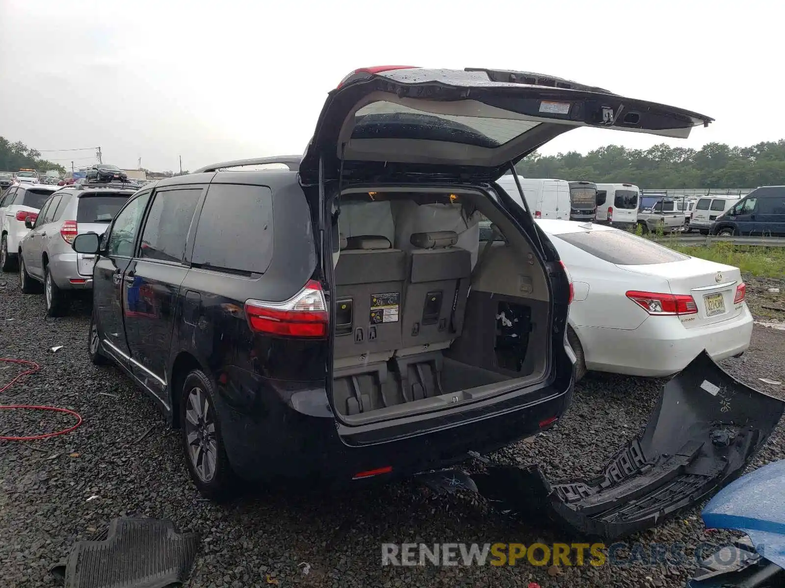 3 Photograph of a damaged car 5TDDZ3DC5LS238795 TOYOTA SIENNA 2020