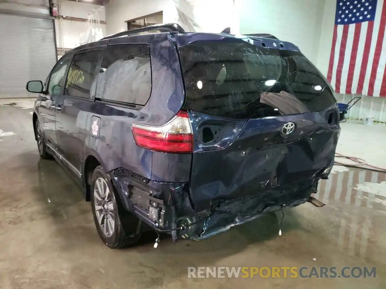 3 Photograph of a damaged car 5TDDZ3DC5LS240630 TOYOTA SIENNA 2020