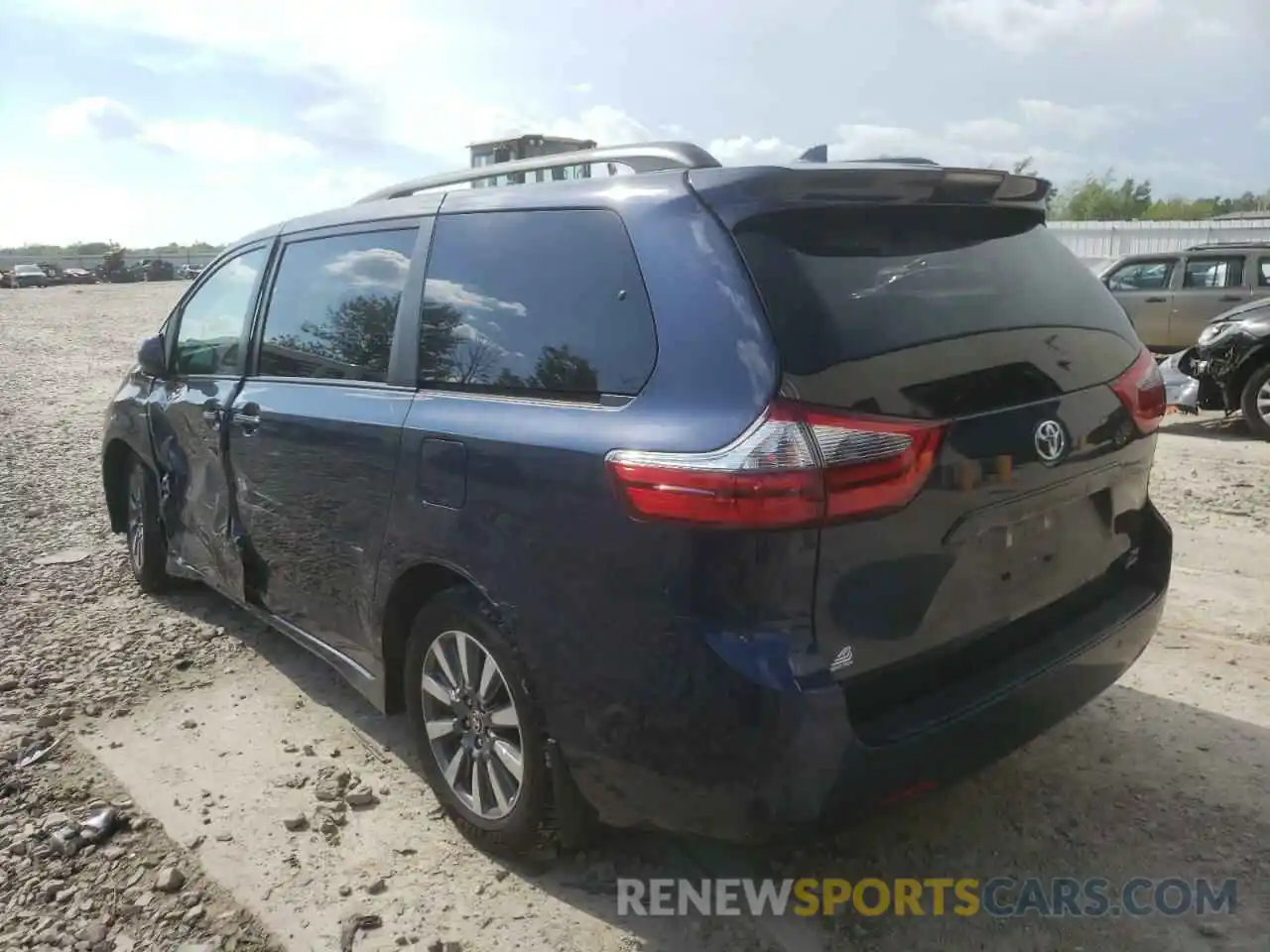 3 Photograph of a damaged car 5TDDZ3DC5LS243608 TOYOTA SIENNA 2020