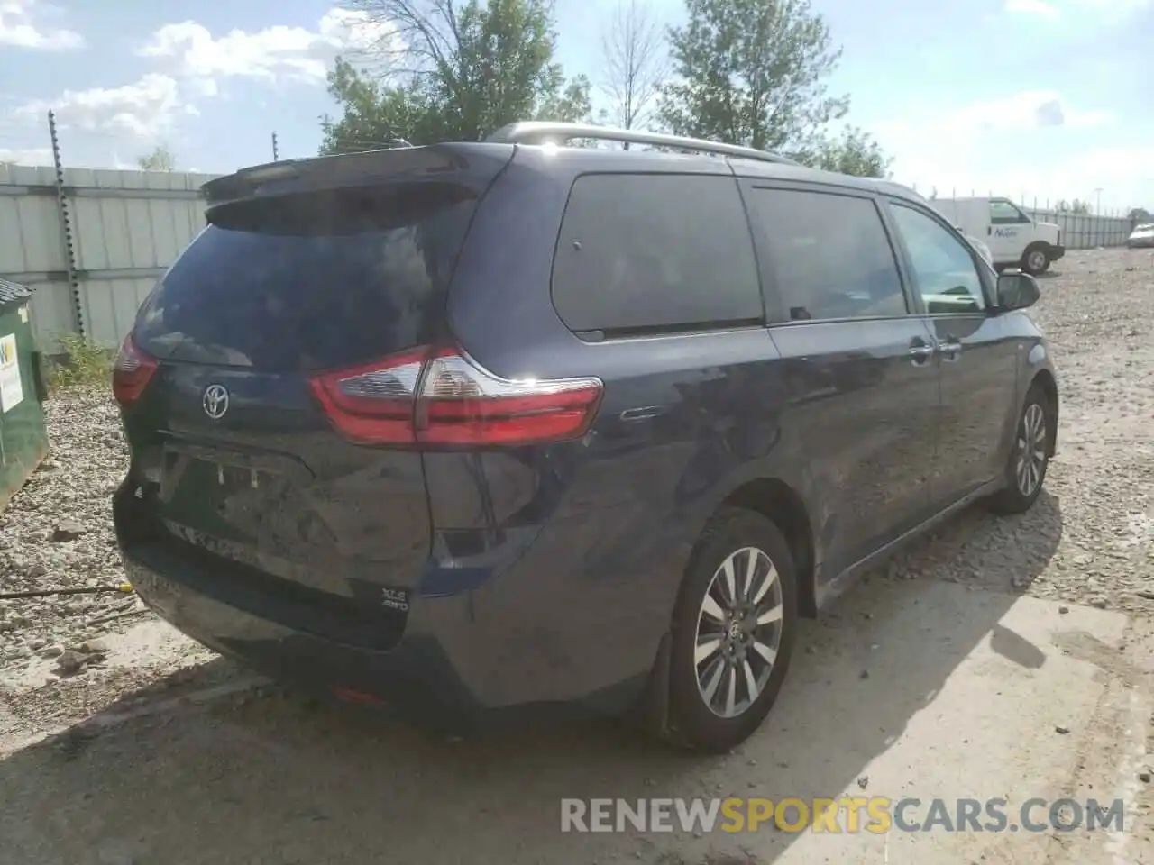 4 Photograph of a damaged car 5TDDZ3DC5LS243608 TOYOTA SIENNA 2020