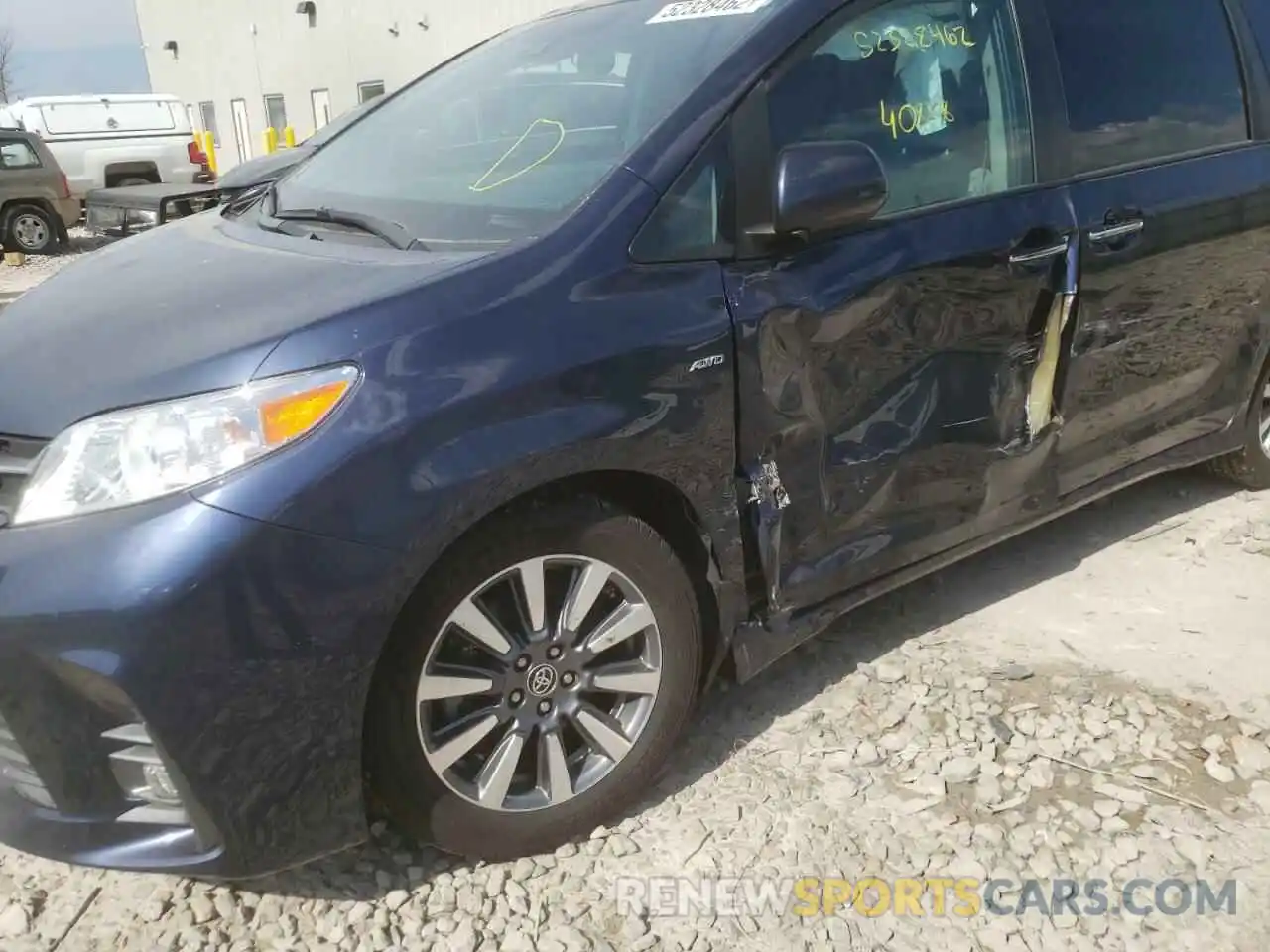 9 Photograph of a damaged car 5TDDZ3DC5LS243608 TOYOTA SIENNA 2020