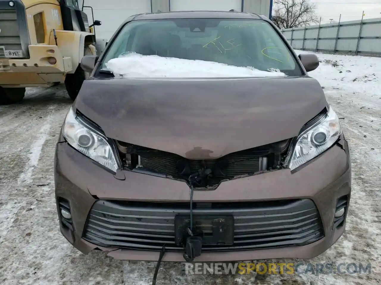 9 Photograph of a damaged car 5TDDZ3DC5LS244841 TOYOTA SIENNA 2020