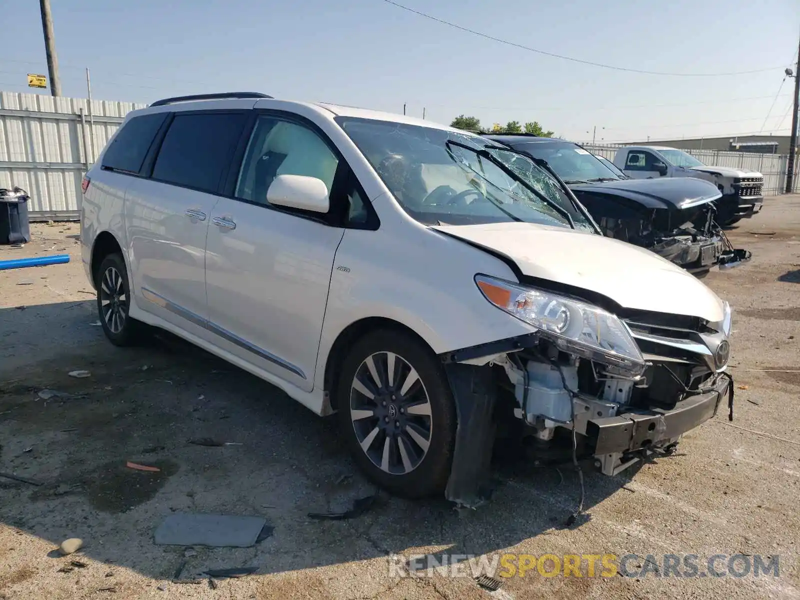 1 Photograph of a damaged car 5TDDZ3DC6LS228454 TOYOTA SIENNA 2020