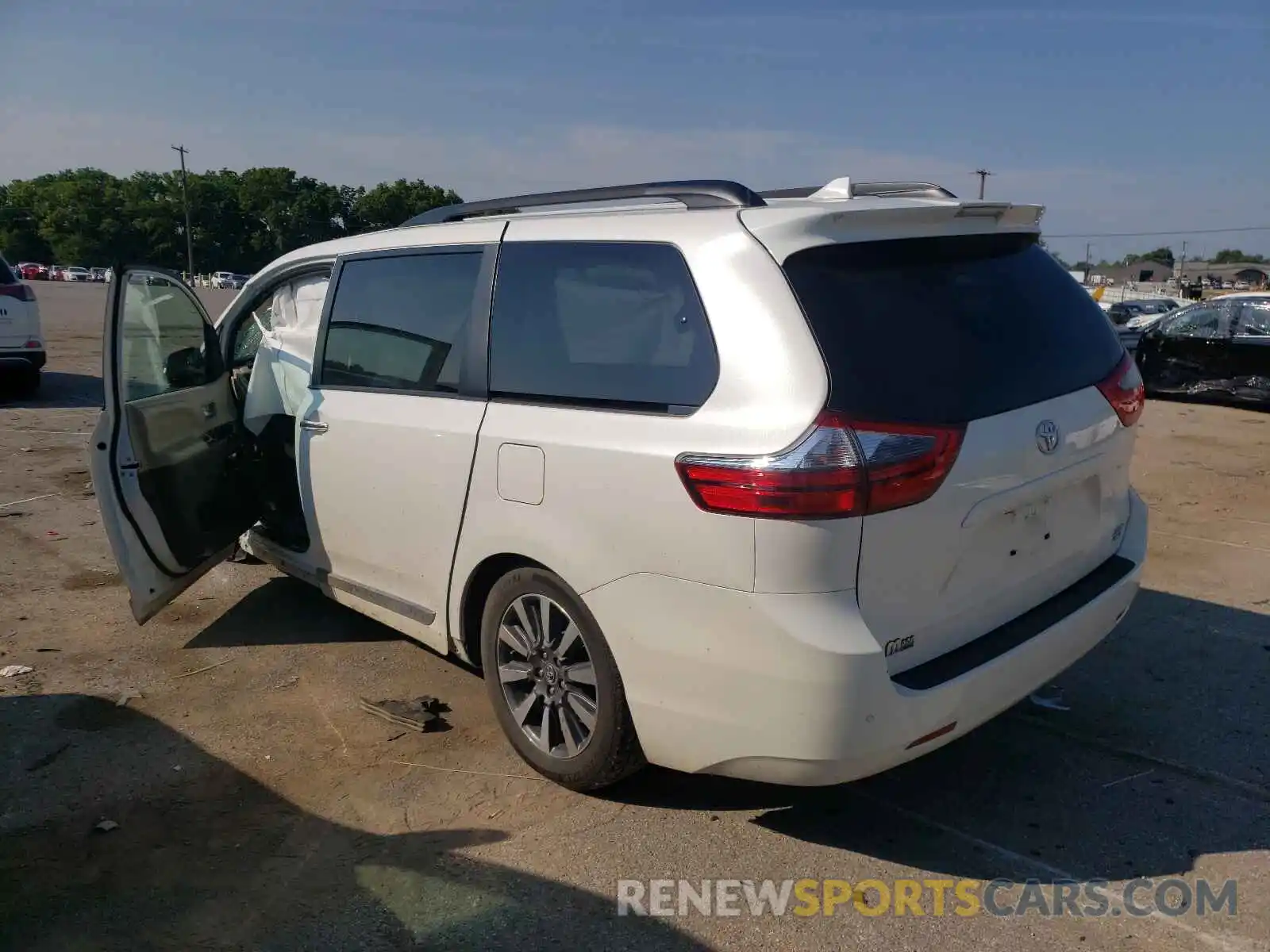 3 Photograph of a damaged car 5TDDZ3DC6LS228454 TOYOTA SIENNA 2020