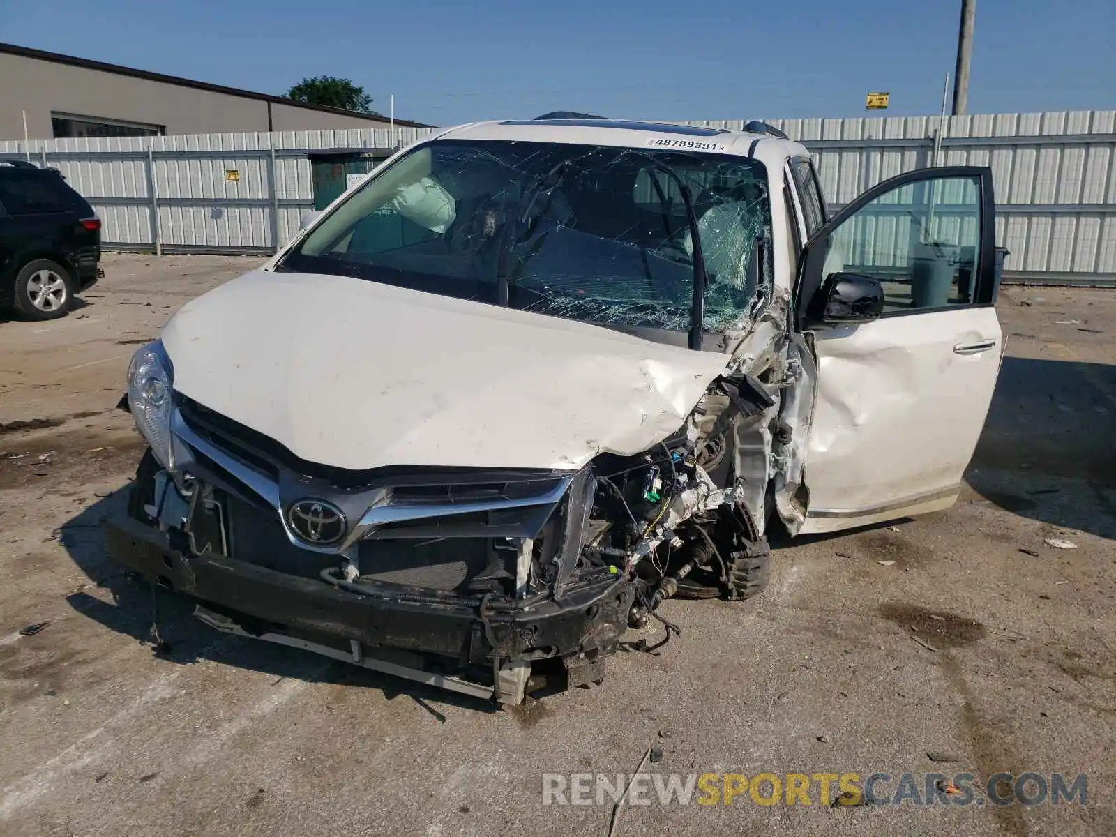 9 Photograph of a damaged car 5TDDZ3DC6LS228454 TOYOTA SIENNA 2020