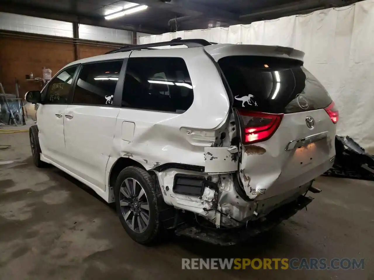 3 Photograph of a damaged car 5TDDZ3DC6LS234478 TOYOTA SIENNA 2020