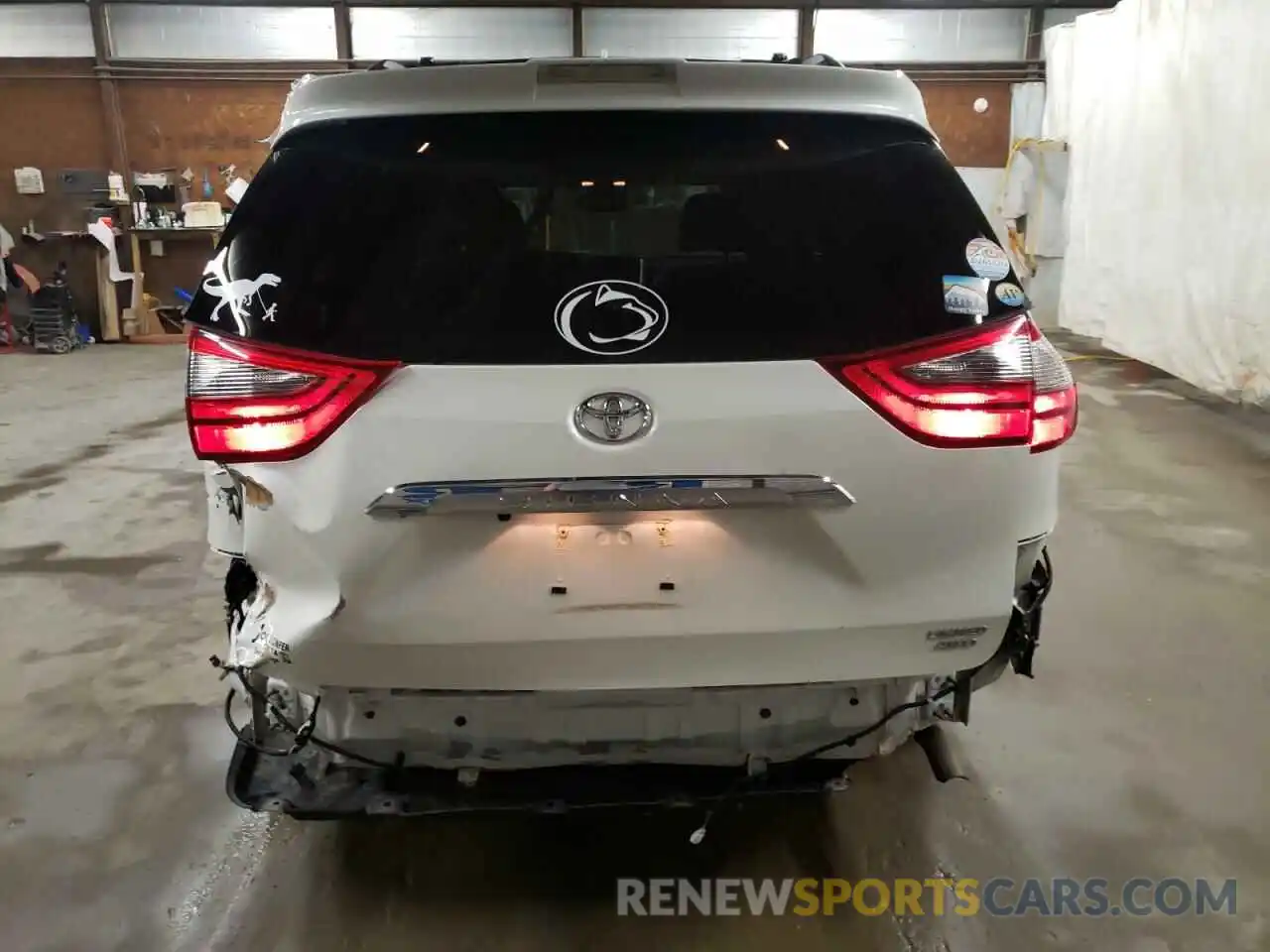 9 Photograph of a damaged car 5TDDZ3DC6LS234478 TOYOTA SIENNA 2020