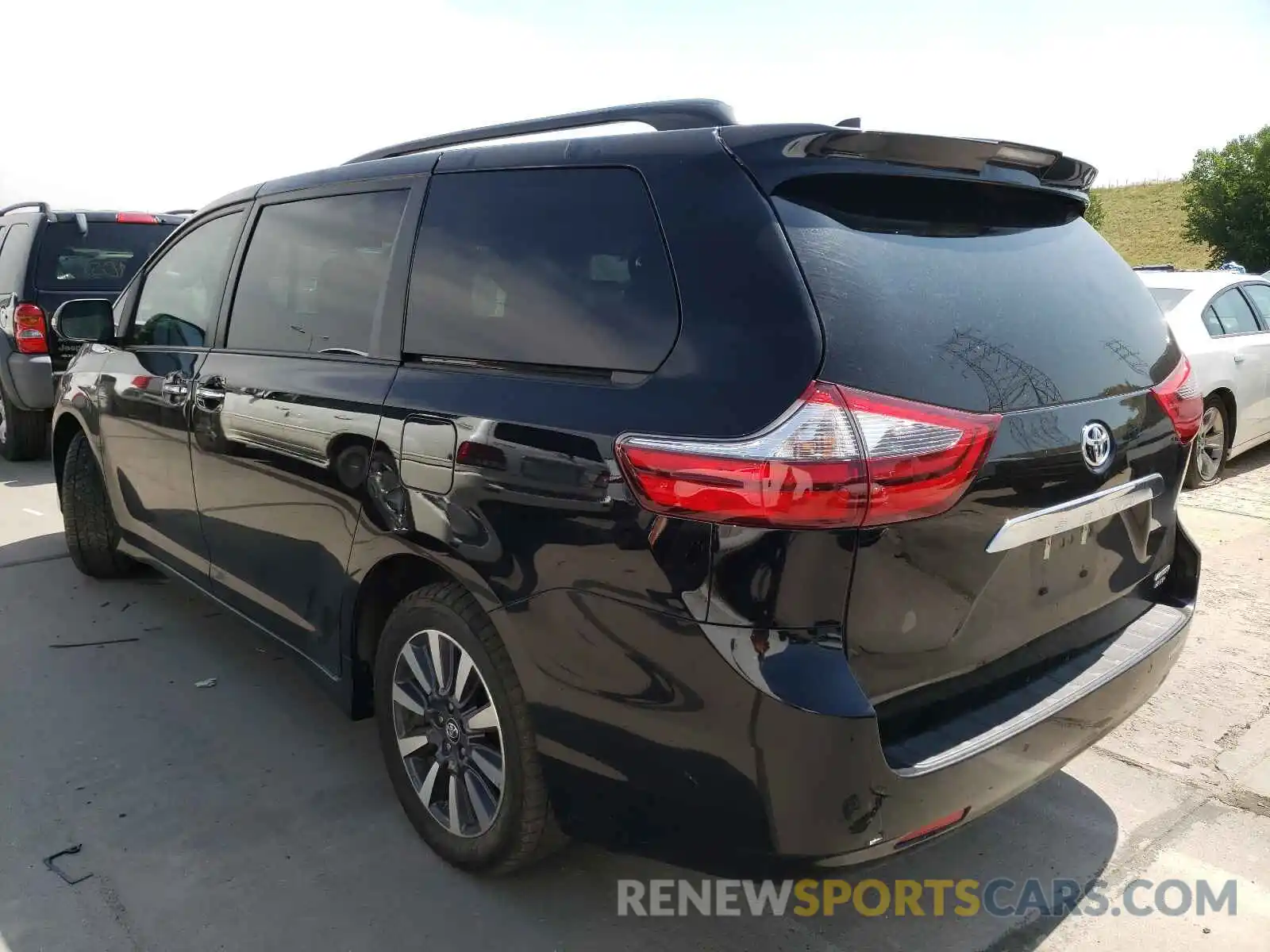 3 Photograph of a damaged car 5TDDZ3DC6LS239552 TOYOTA SIENNA 2020