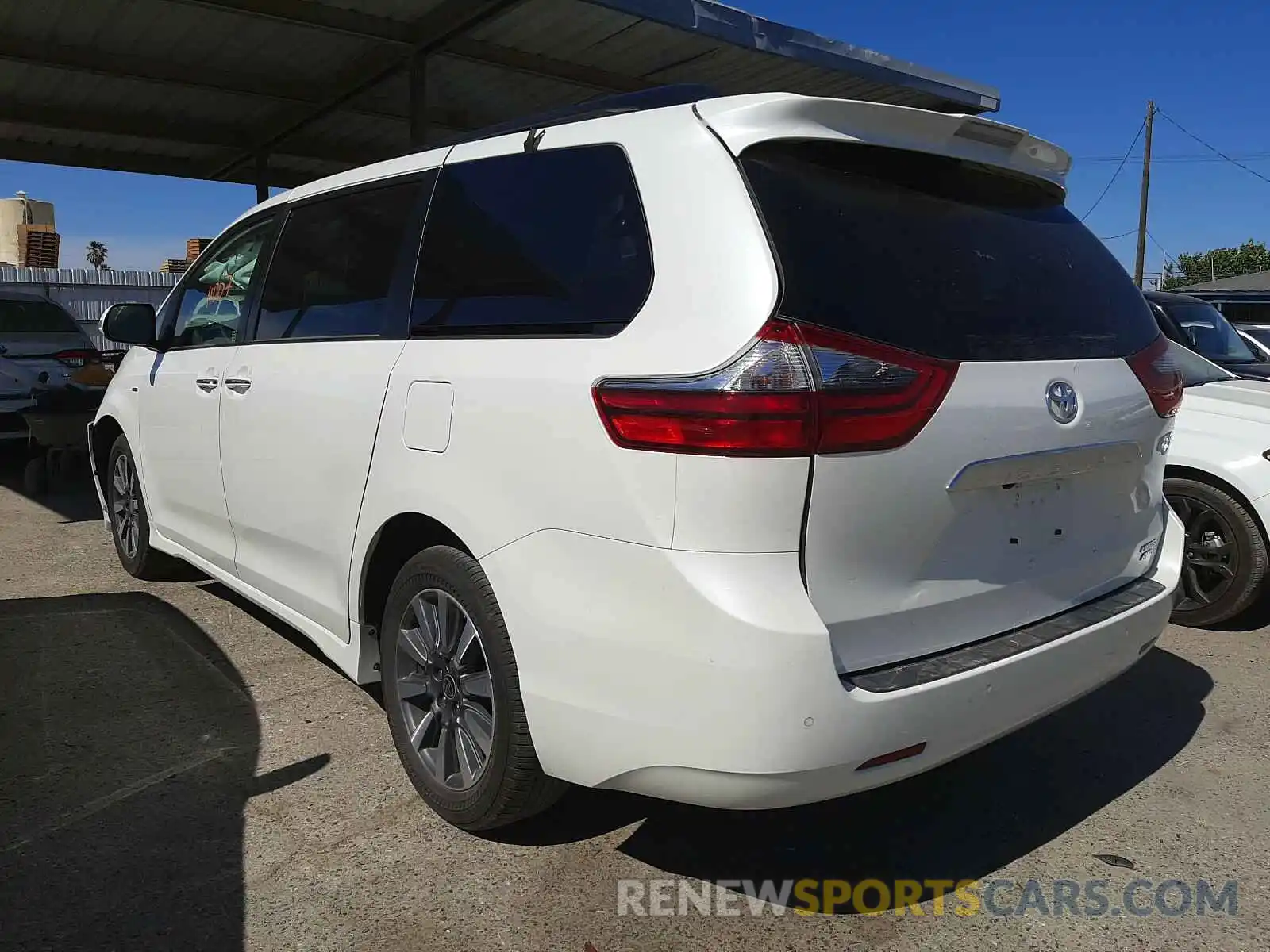 3 Photograph of a damaged car 5TDDZ3DC6LS249773 TOYOTA SIENNA 2020