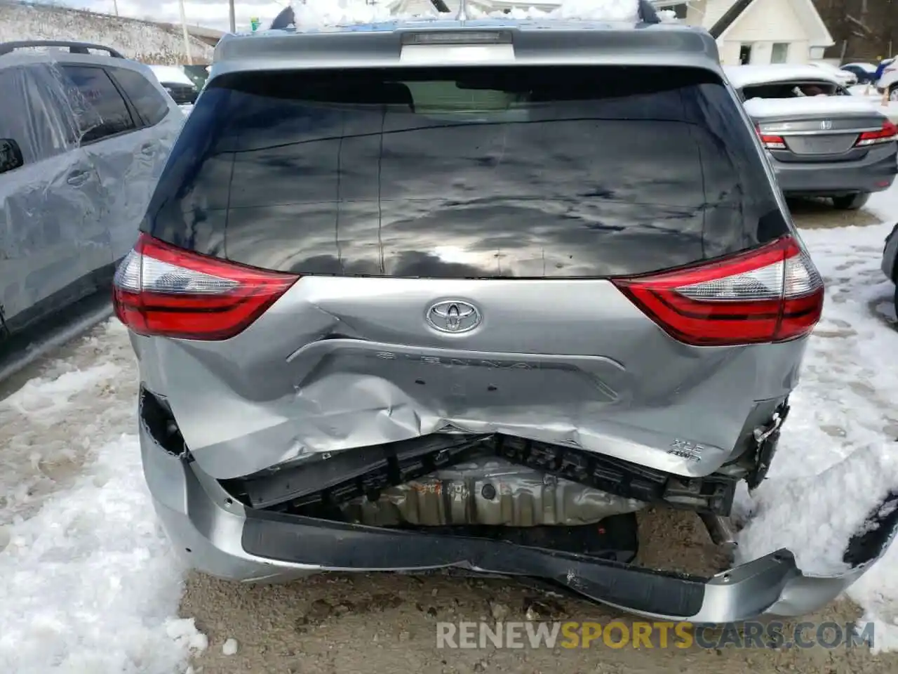 9 Photograph of a damaged car 5TDDZ3DC6LS249840 TOYOTA SIENNA 2020