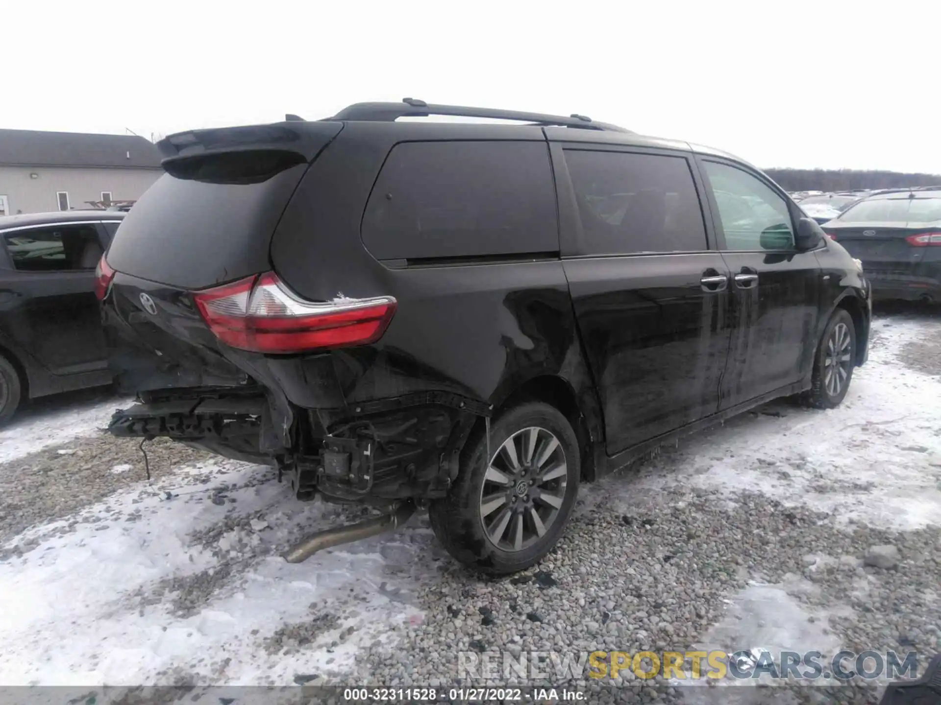 4 Photograph of a damaged car 5TDDZ3DC6LS251183 TOYOTA SIENNA 2020