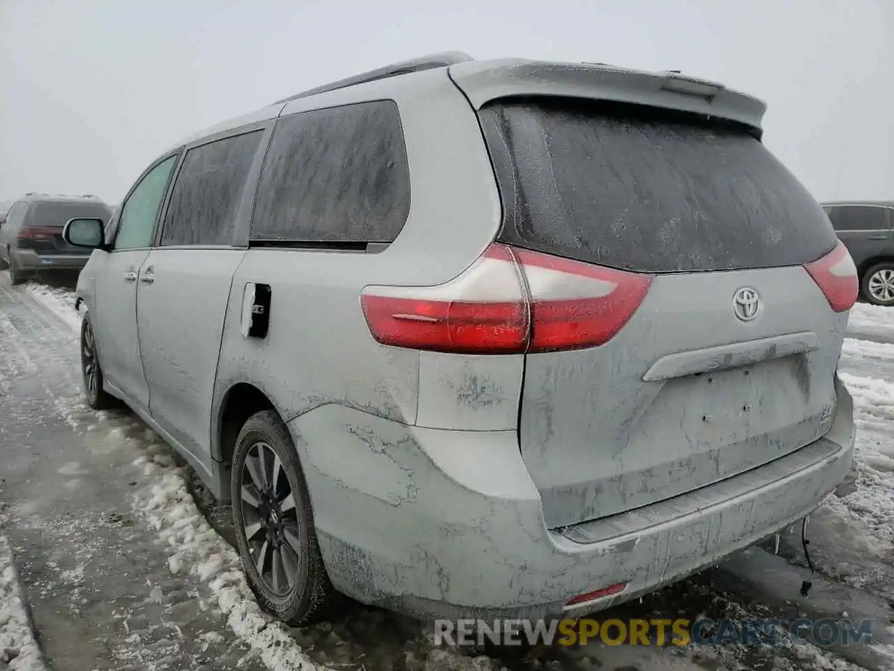 3 Photograph of a damaged car 5TDDZ3DC7LS228222 TOYOTA SIENNA 2020