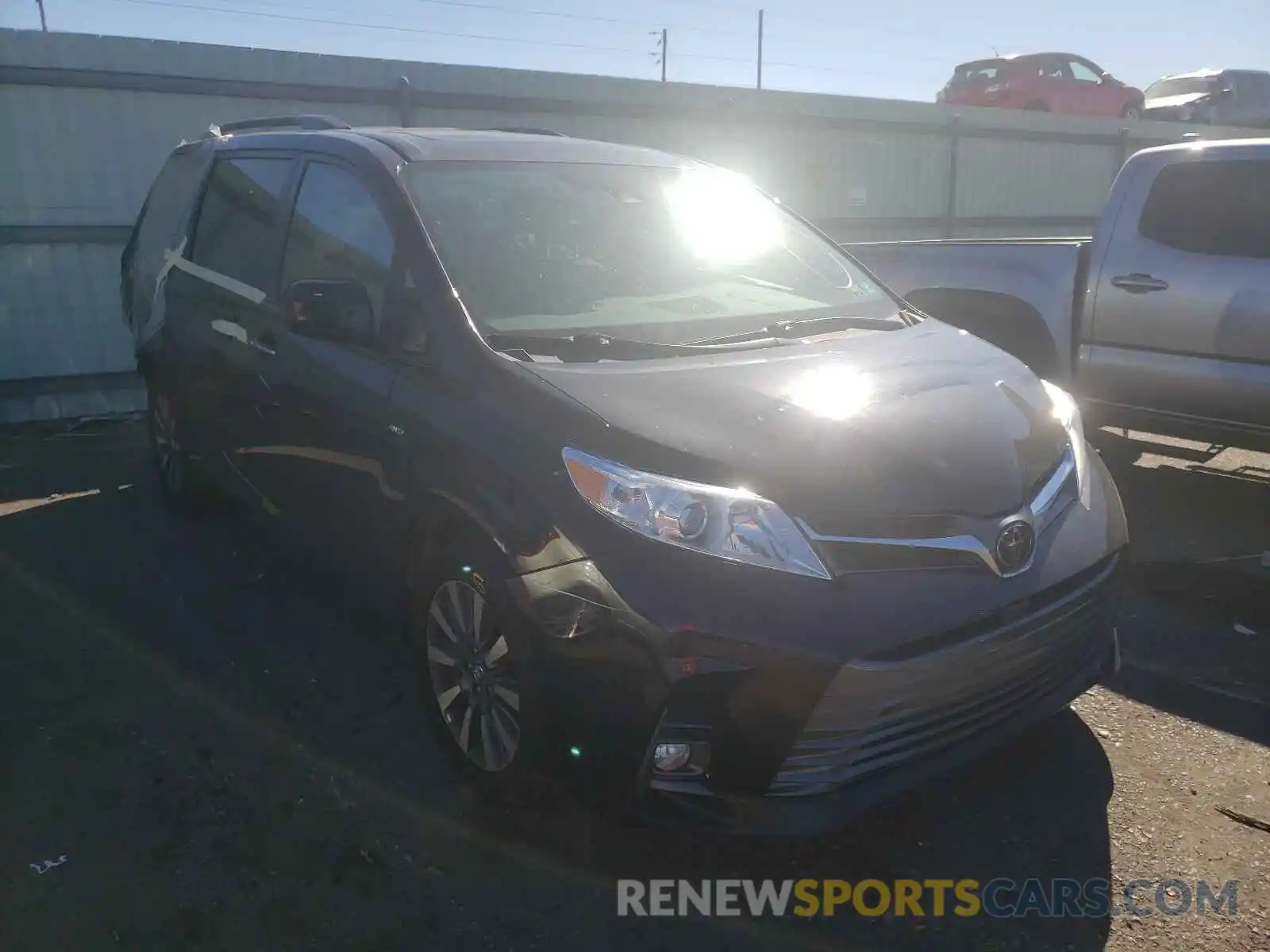 1 Photograph of a damaged car 5TDDZ3DC7LS230245 TOYOTA SIENNA 2020