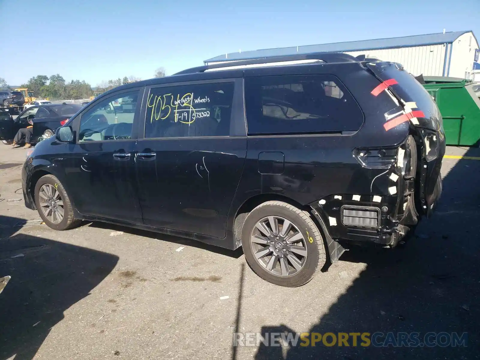 3 Photograph of a damaged car 5TDDZ3DC7LS230245 TOYOTA SIENNA 2020