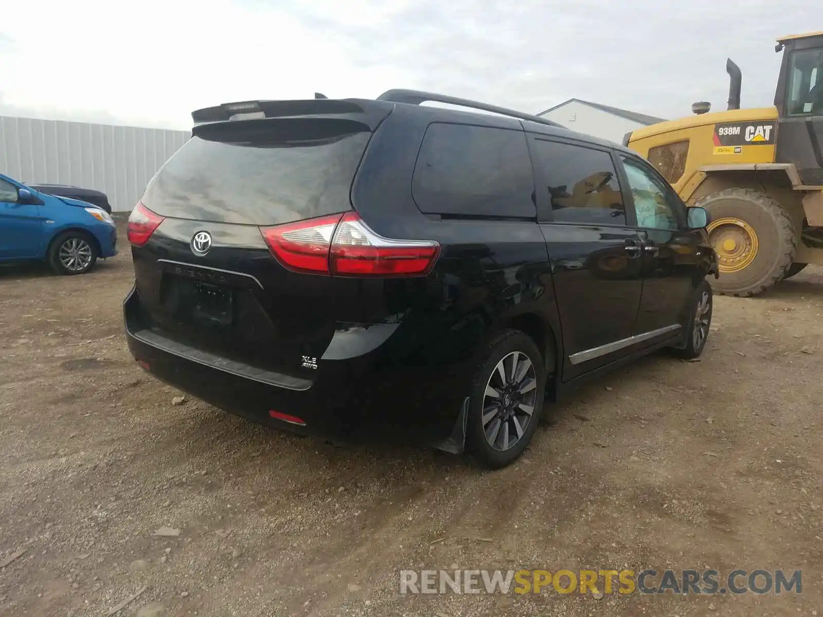 4 Photograph of a damaged car 5TDDZ3DC7LS236384 TOYOTA SIENNA 2020