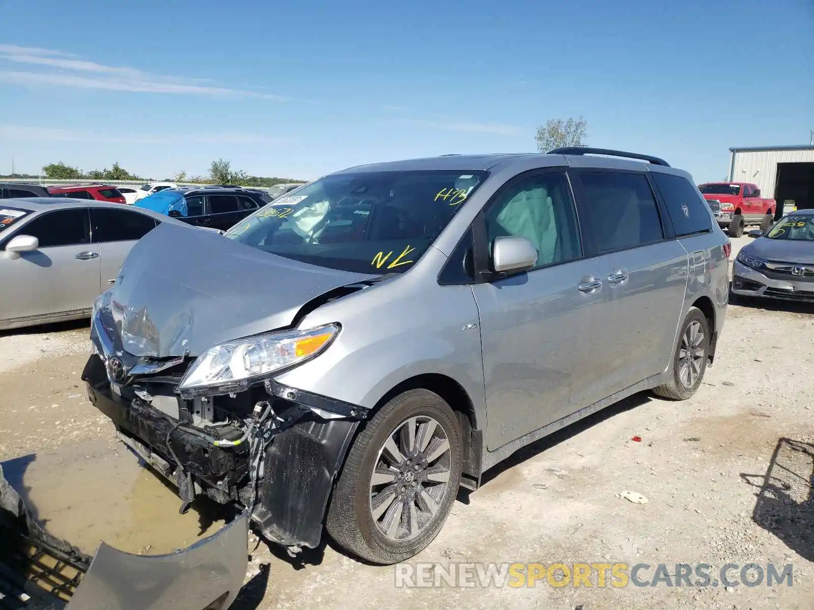 2 Photograph of a damaged car 5TDDZ3DC7LS238572 TOYOTA SIENNA 2020