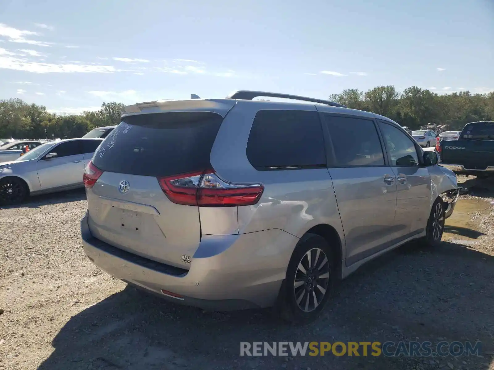 4 Photograph of a damaged car 5TDDZ3DC7LS238572 TOYOTA SIENNA 2020