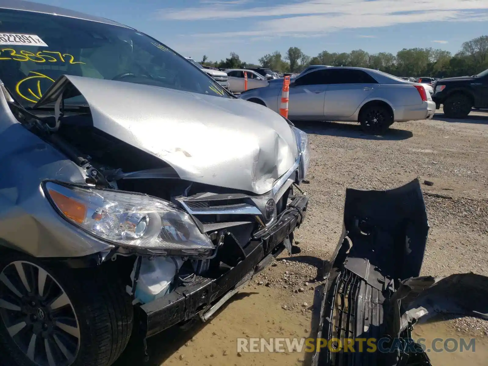 9 Photograph of a damaged car 5TDDZ3DC7LS238572 TOYOTA SIENNA 2020