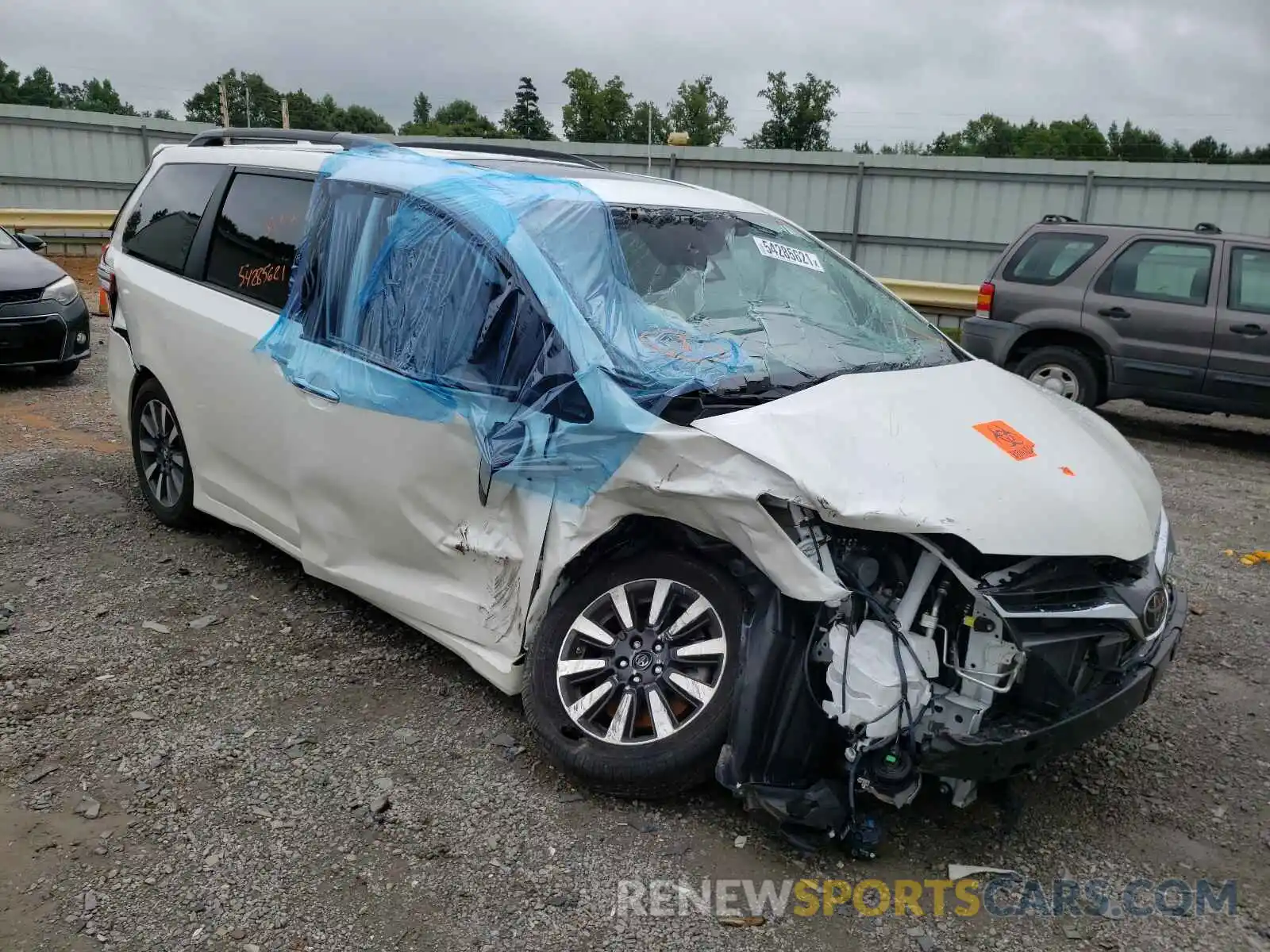 1 Photograph of a damaged car 5TDDZ3DC7LS241424 TOYOTA SIENNA 2020